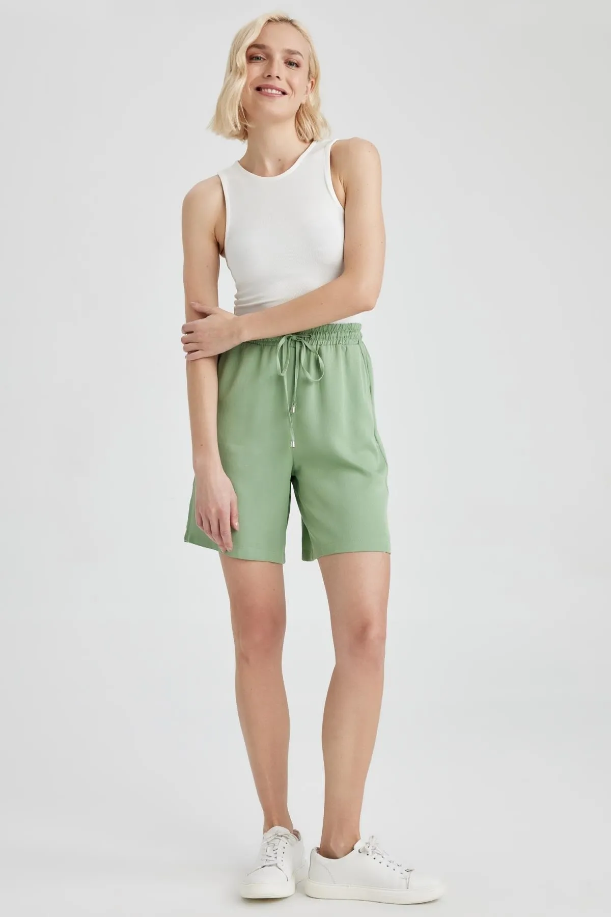 DeFacto  Viskose-Shorts mit hoher Taille und kurzem Bein I6760az23hs