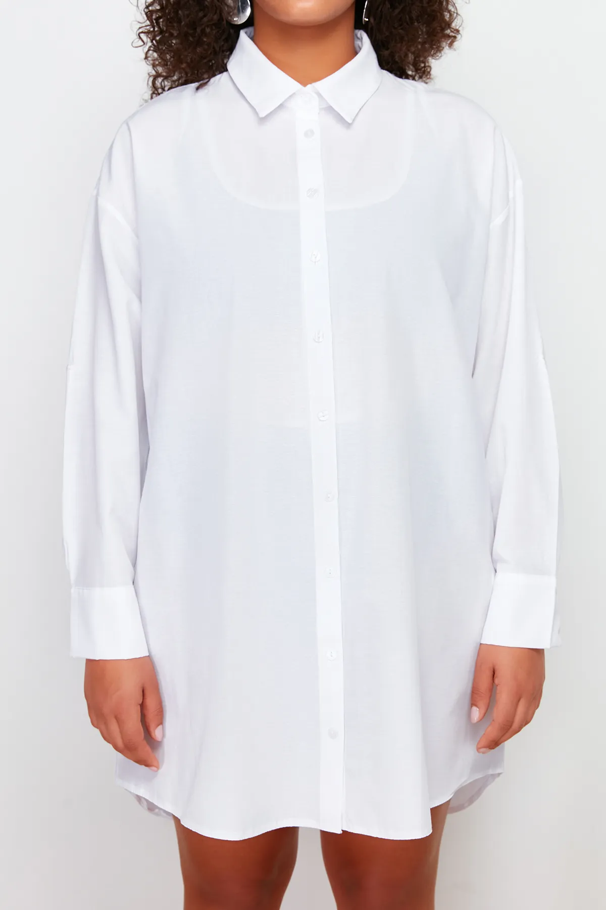Trendyol Curve  Weißes gewebtes Hemd TBBSS24AX00015