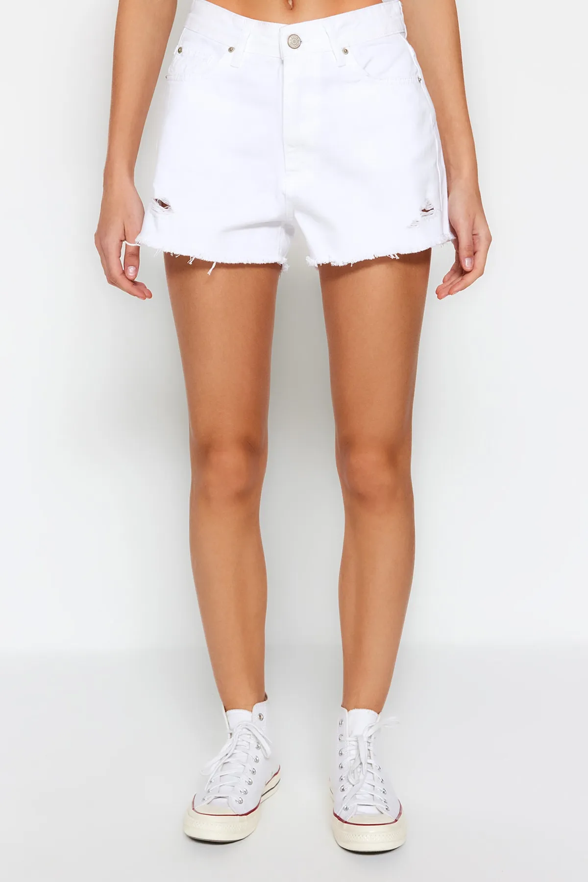 Trendyol Collection  Shorts - Weiß - Hoher Bund