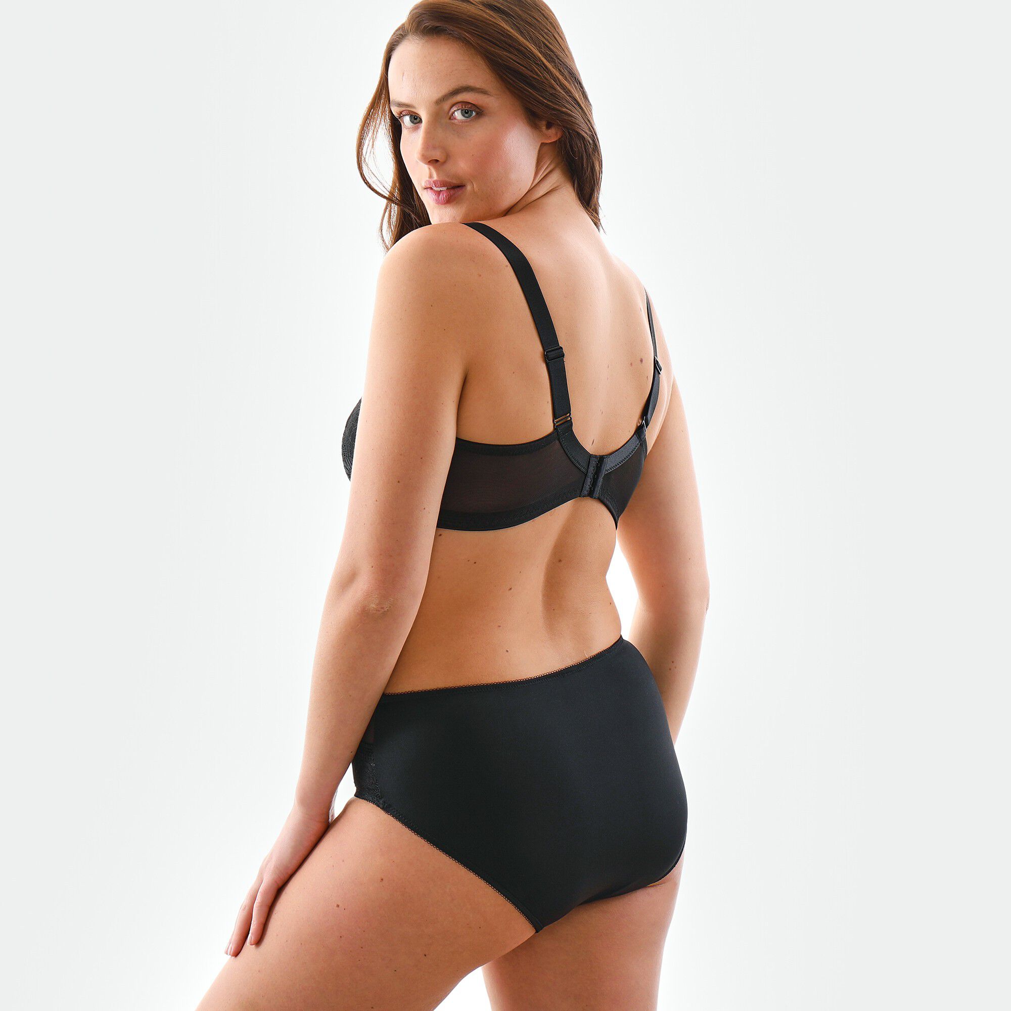 Soutien-gorge minimiseur tout en dentelle Camana