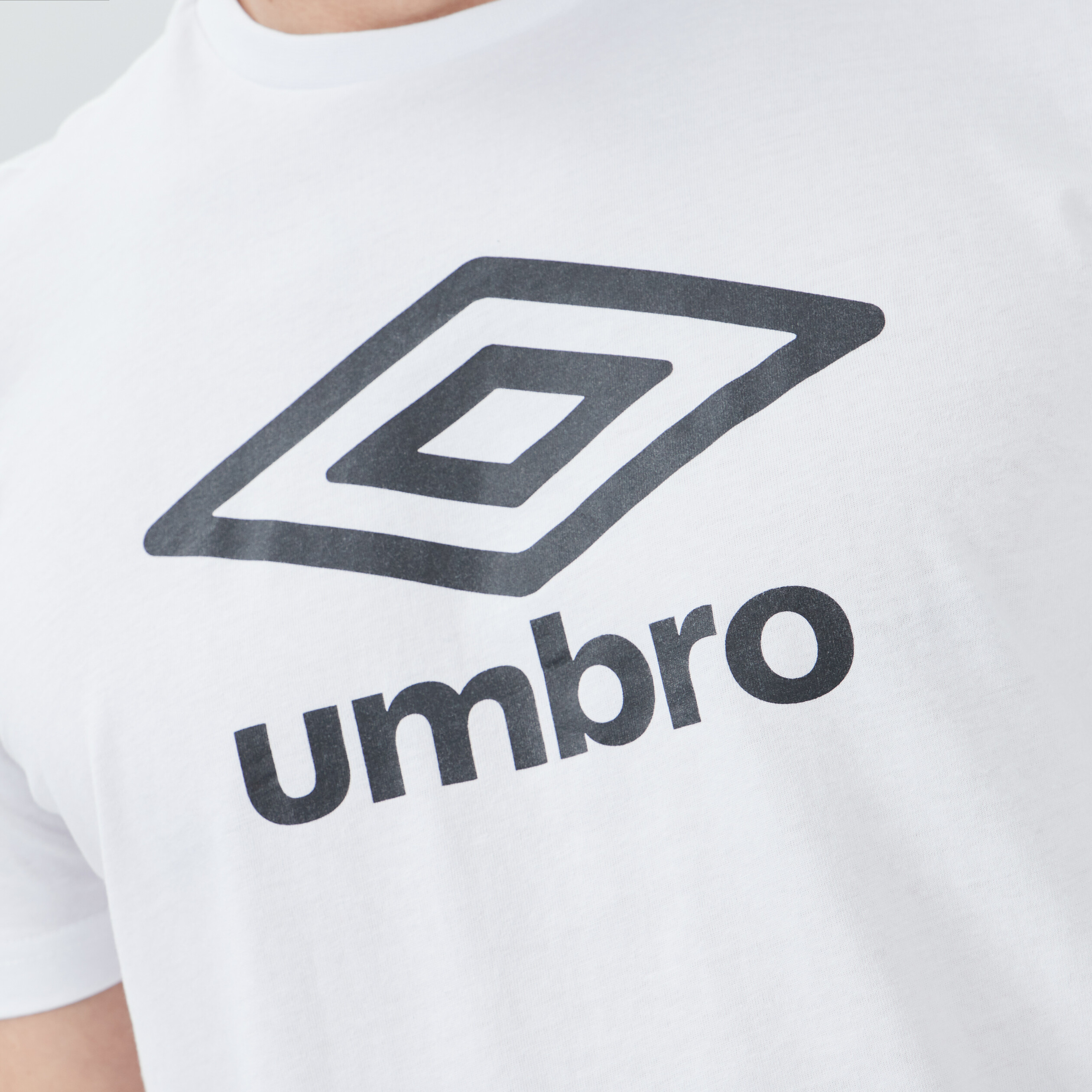 T-shirt manches courtes Umbro blanc homme | La Halle