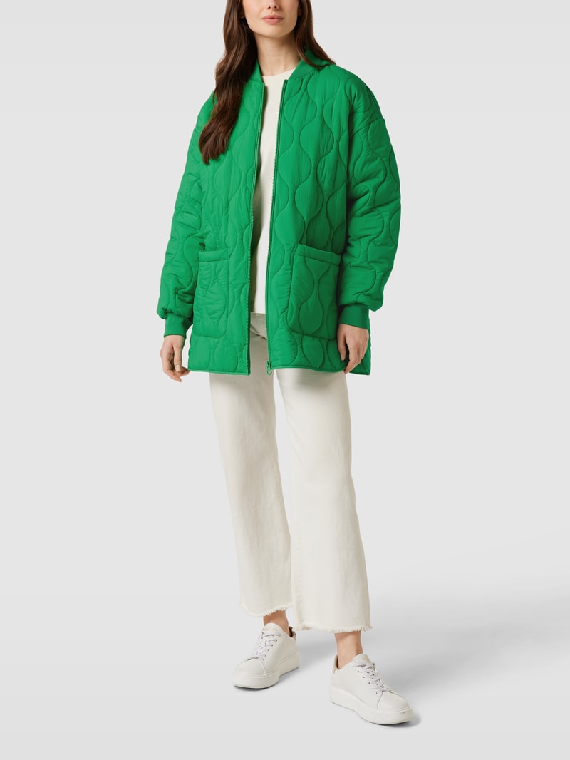 Steppjacke mit Strukturmuster in grasgrün