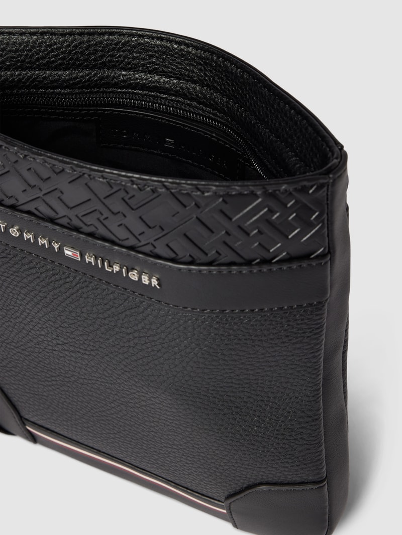 Crossbody Bag mit Label-Detail Modell 'CENTRAL' in schwarz