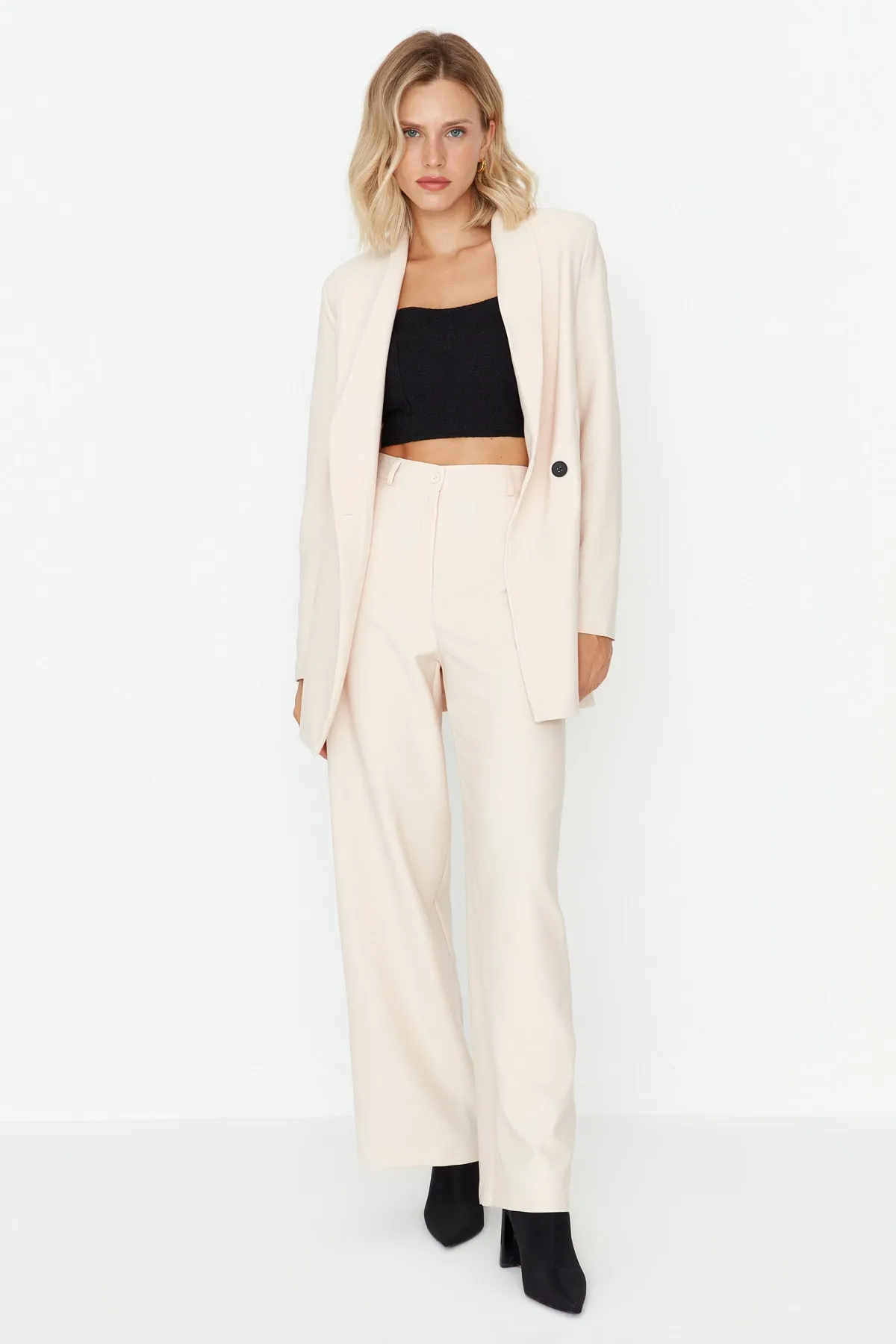 Trendyol Collection  Cremefarbene Webhose mit weitem Bein TWOAW23PL00151