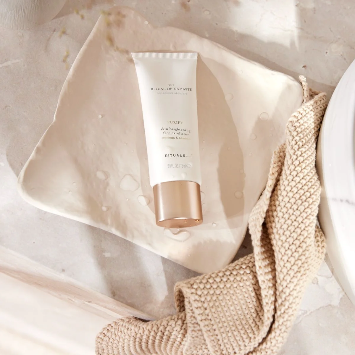 The Ritual of Namaste Purify Skin Brightening Face Exfoliator - Exfoliant na tvár
