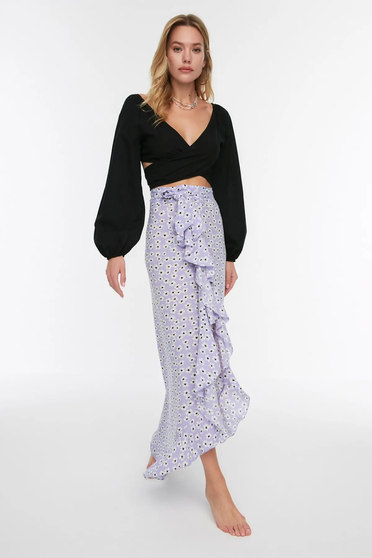 Trendyol Collection  Bunter Strandrock aus Viskose mit Blumenmuster und Schwungrad-Details TBESS19WV0004