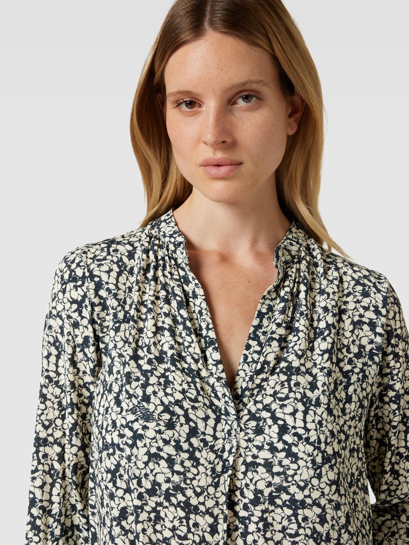 Blusenshirt aus Viskose mit floralem Muster in ecru