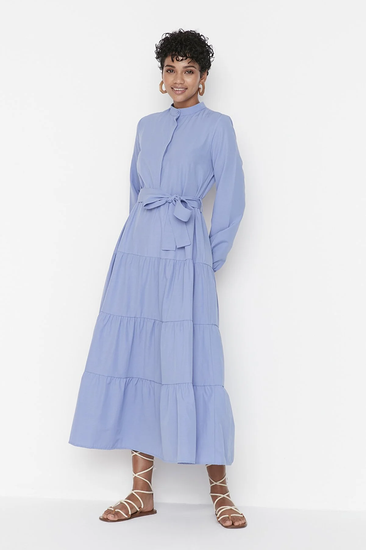 Trendyol Modest  Lila gewebtes Kleid mit Gürtel, Chefkragen und Knopfdetail TCTSS21EL3343