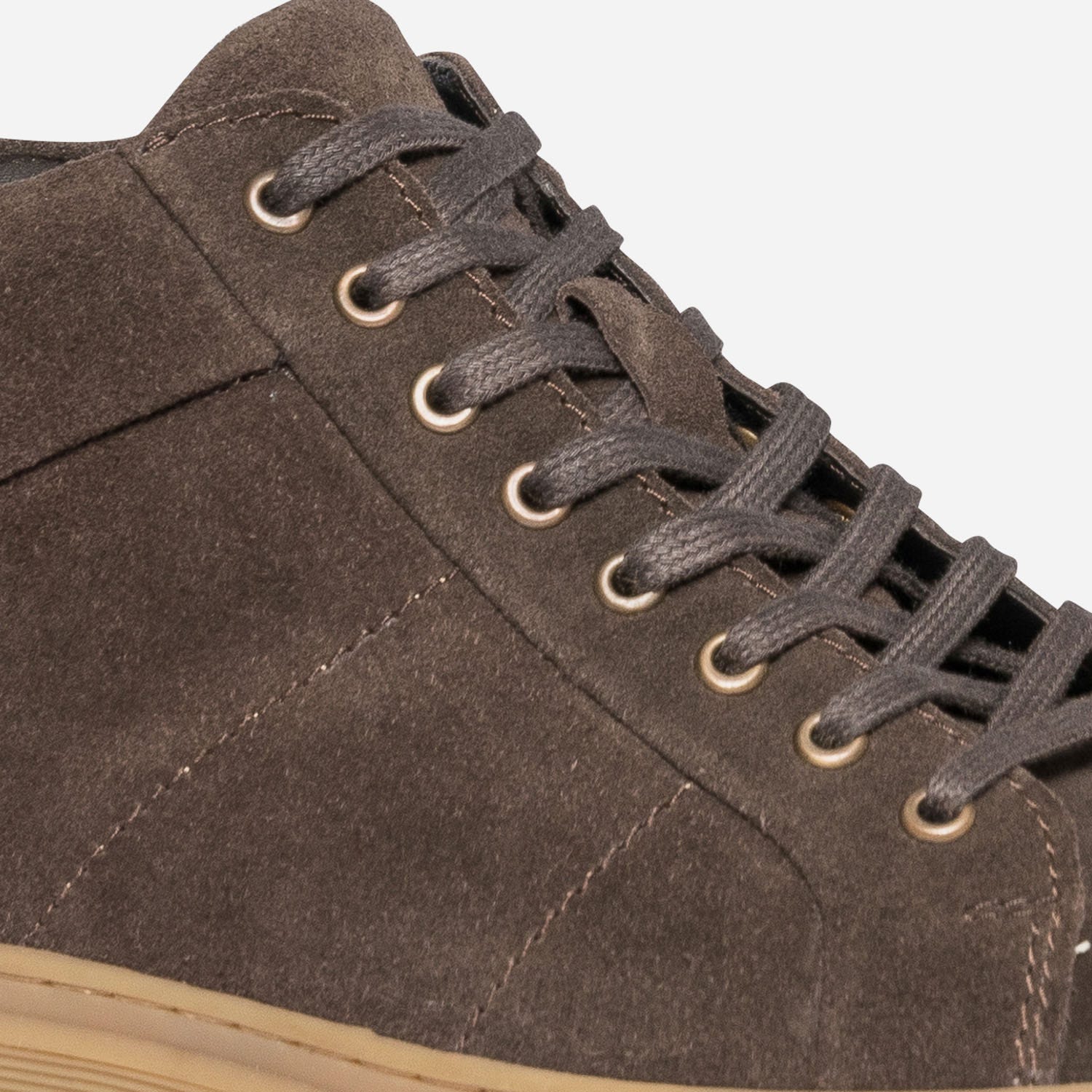 Basket marron en cuir velours