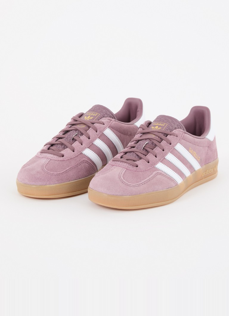 Pantofi sport Adidas Gazelle pentru interior pe față cu detalii din piele.