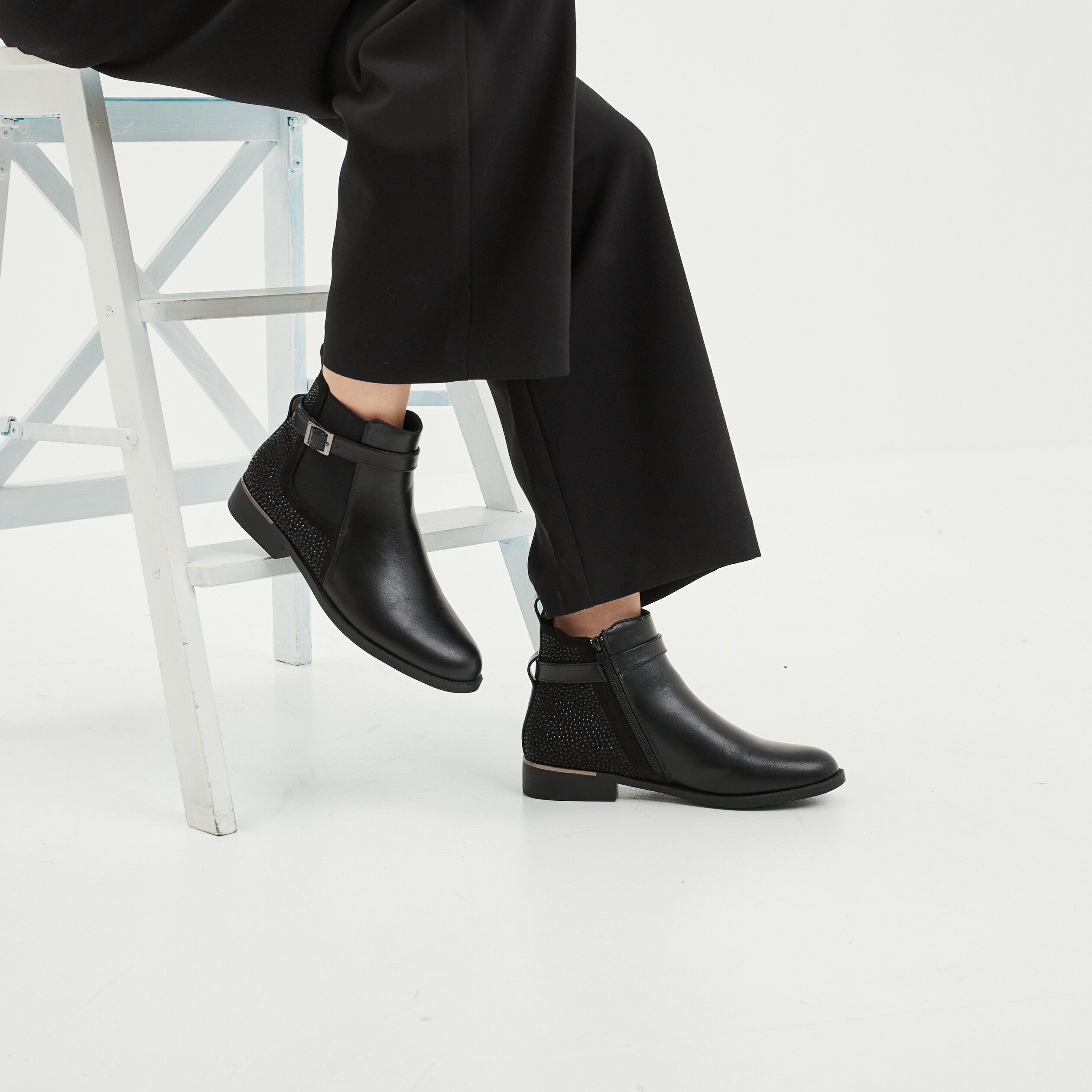 Bottines plates avec strass et boucles noir femme | La Halle