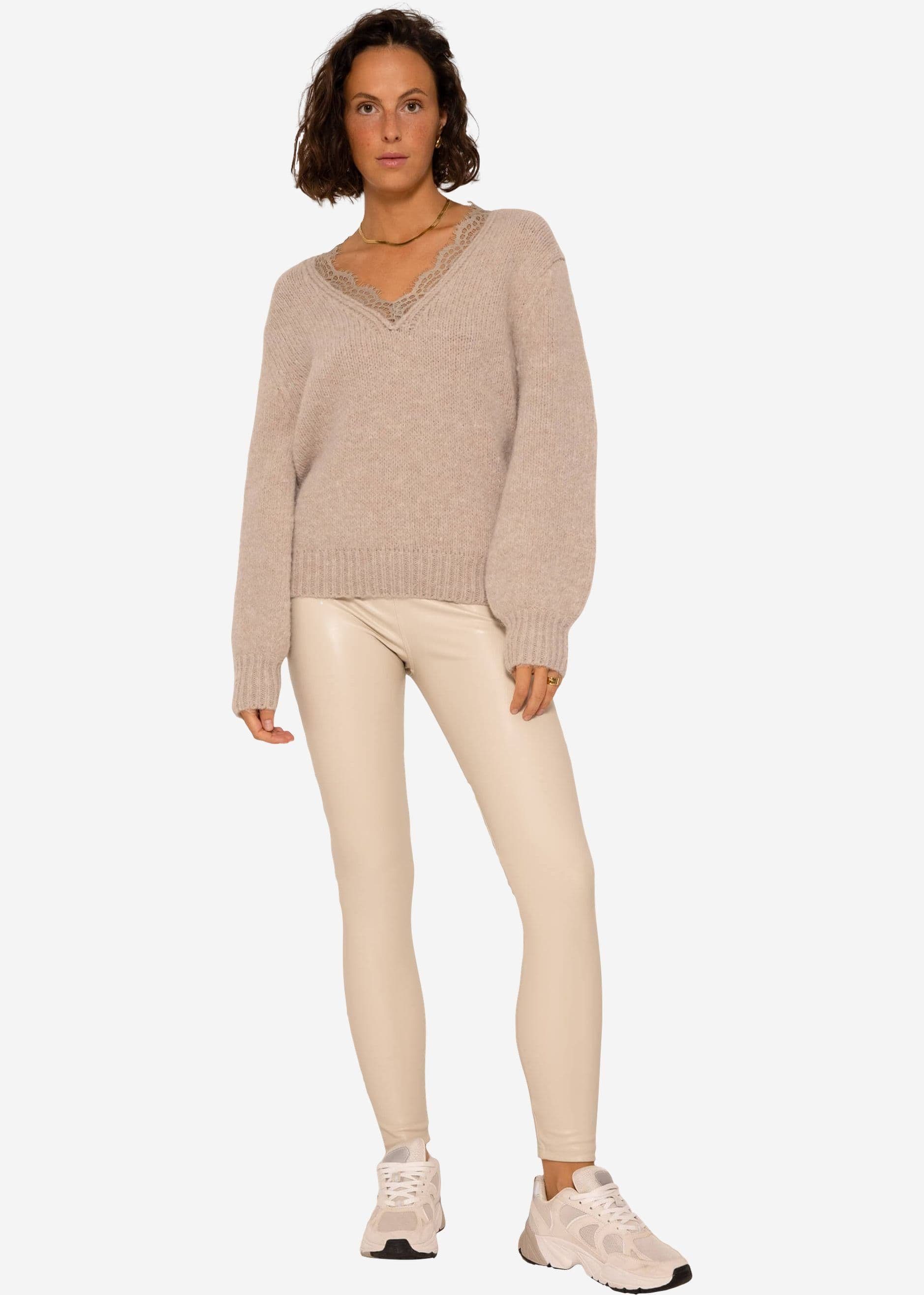 SASSYCLASSY Strickpullover Oversize Pullover Damen aus weichem Grobstrick Lässiger Strickpullover mit Spitzen-Ausschnitt