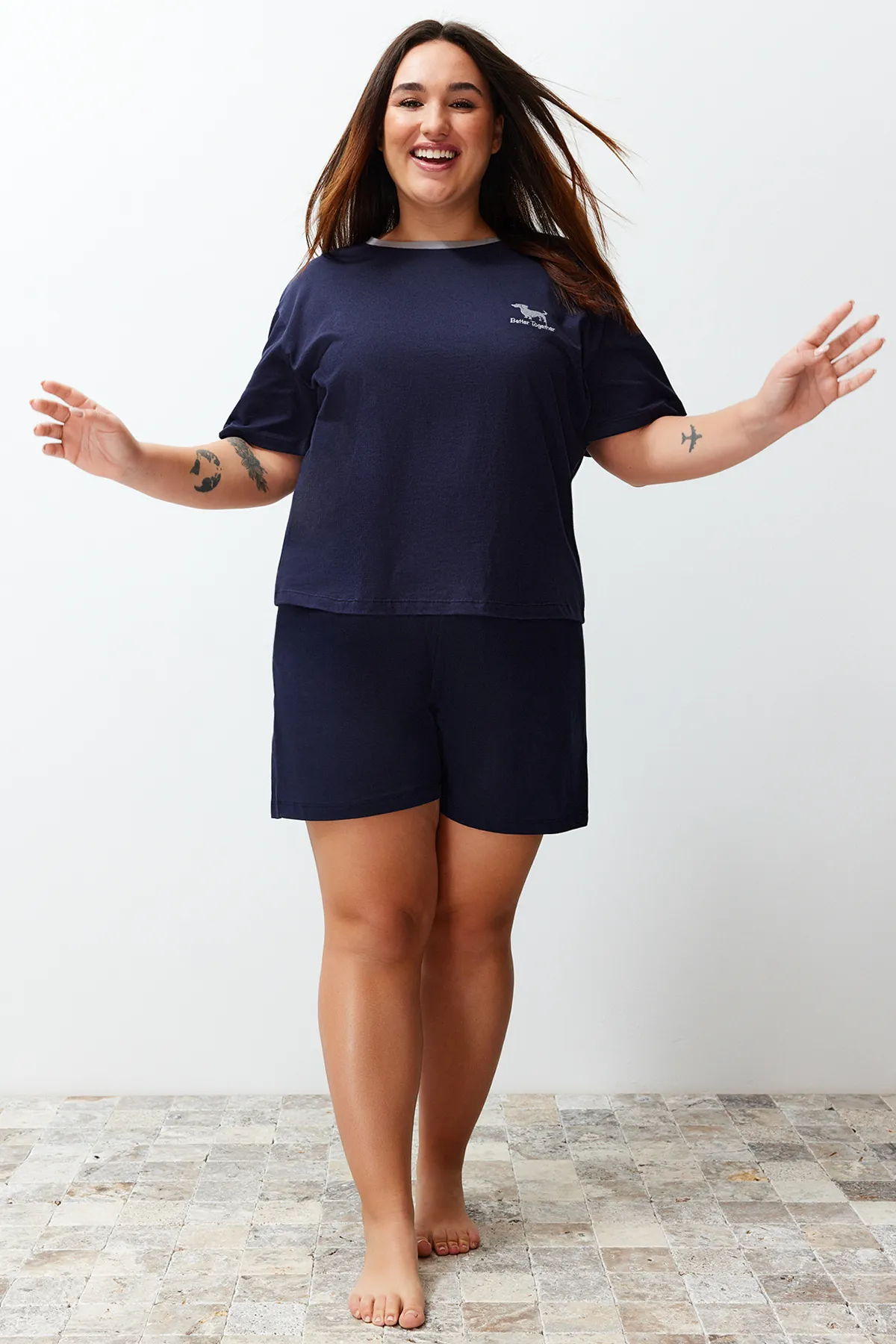Trendyol Curve  Marineblaues, detailliertes gestricktes Paar-Pyjama-Set mit Stickerei TBBSS24AI00042