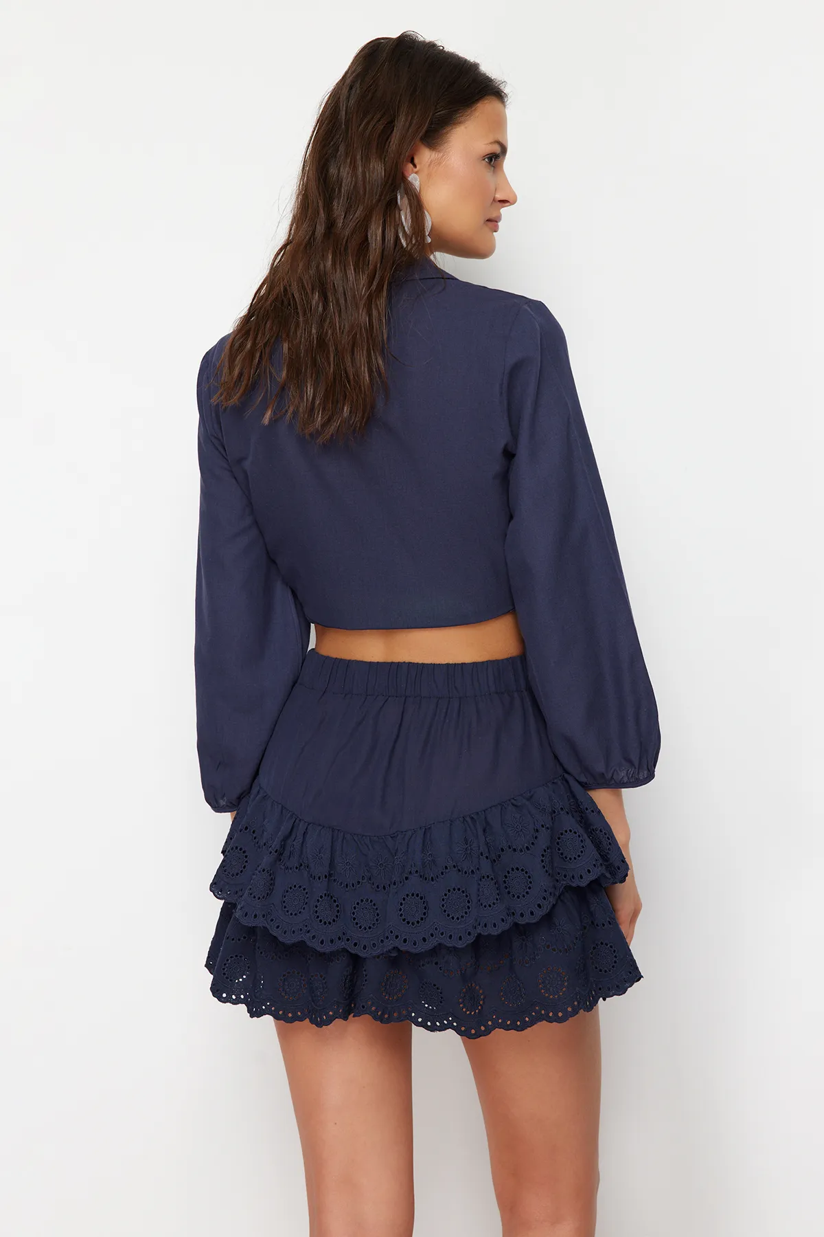 Trendyol Collection  Marineblauer Mini-Rock aus gewebtem Brode mit Details TBESS24ET00004