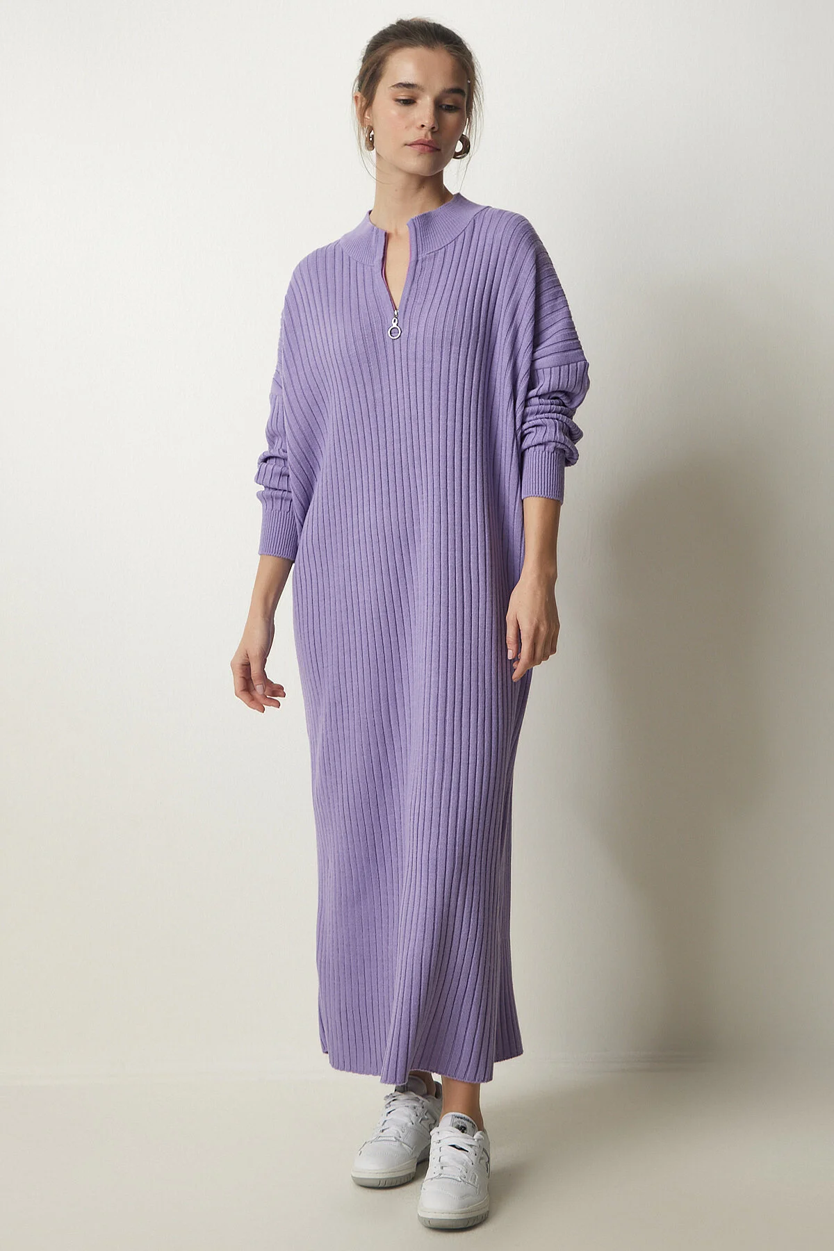Happiness İstanbul  Geripptes Oversize-Strickkleid für Damen in Lila DD01251
