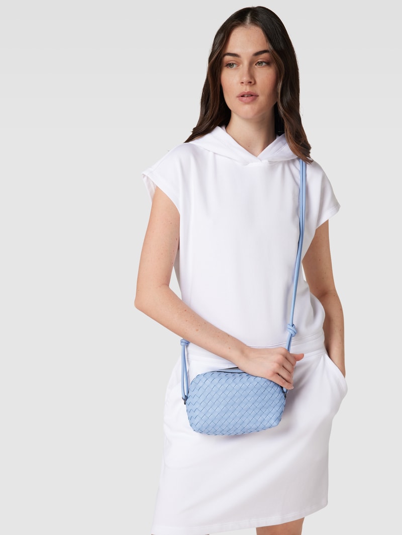 Umhängetasche mit Strukturmuster Modell 'PIUMA' in bleu