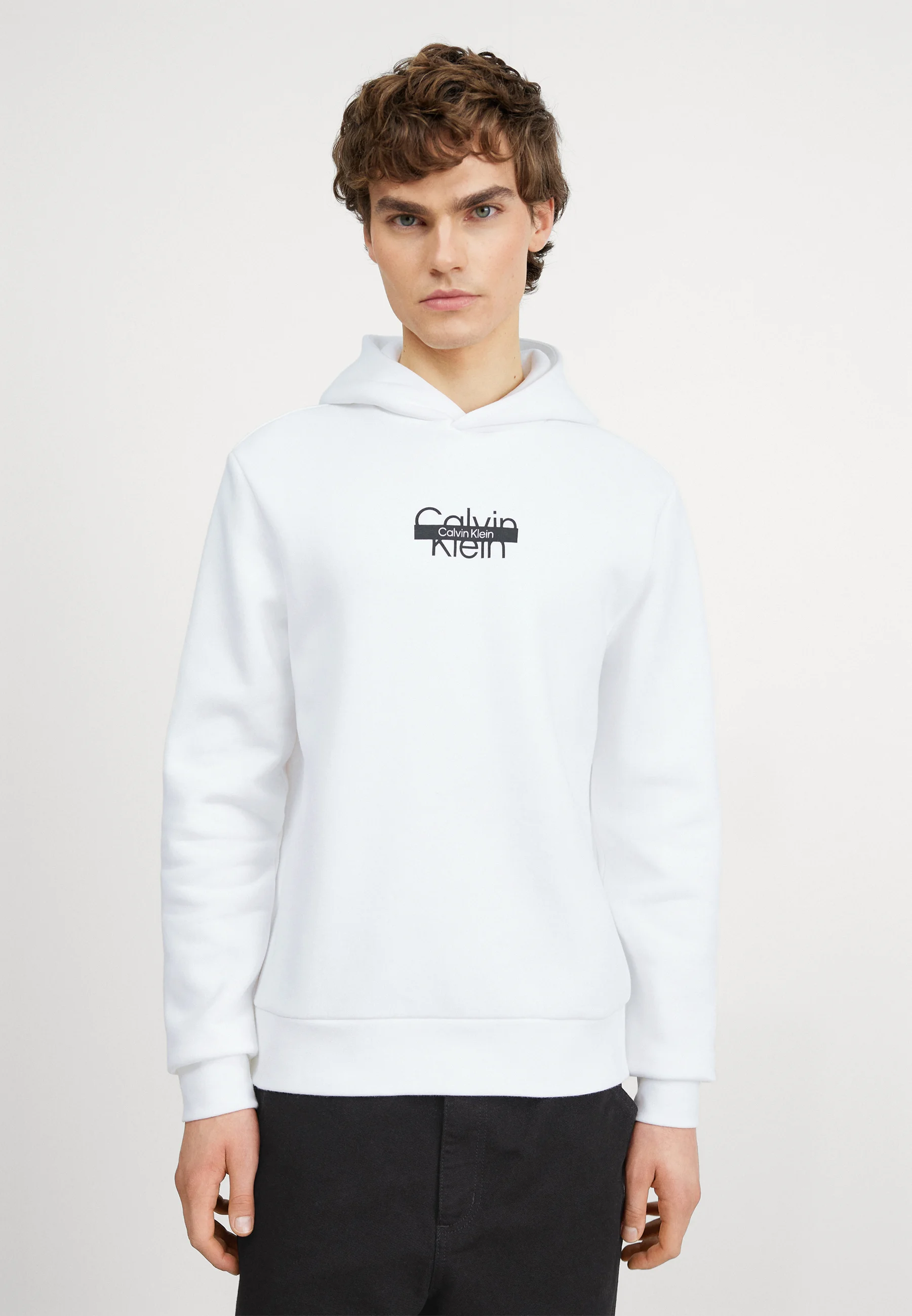 Sudadera con capucha y logo recortado de Calvin Klein