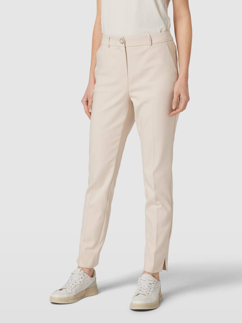 Chino mit französischen Eingrifftaschen in sand