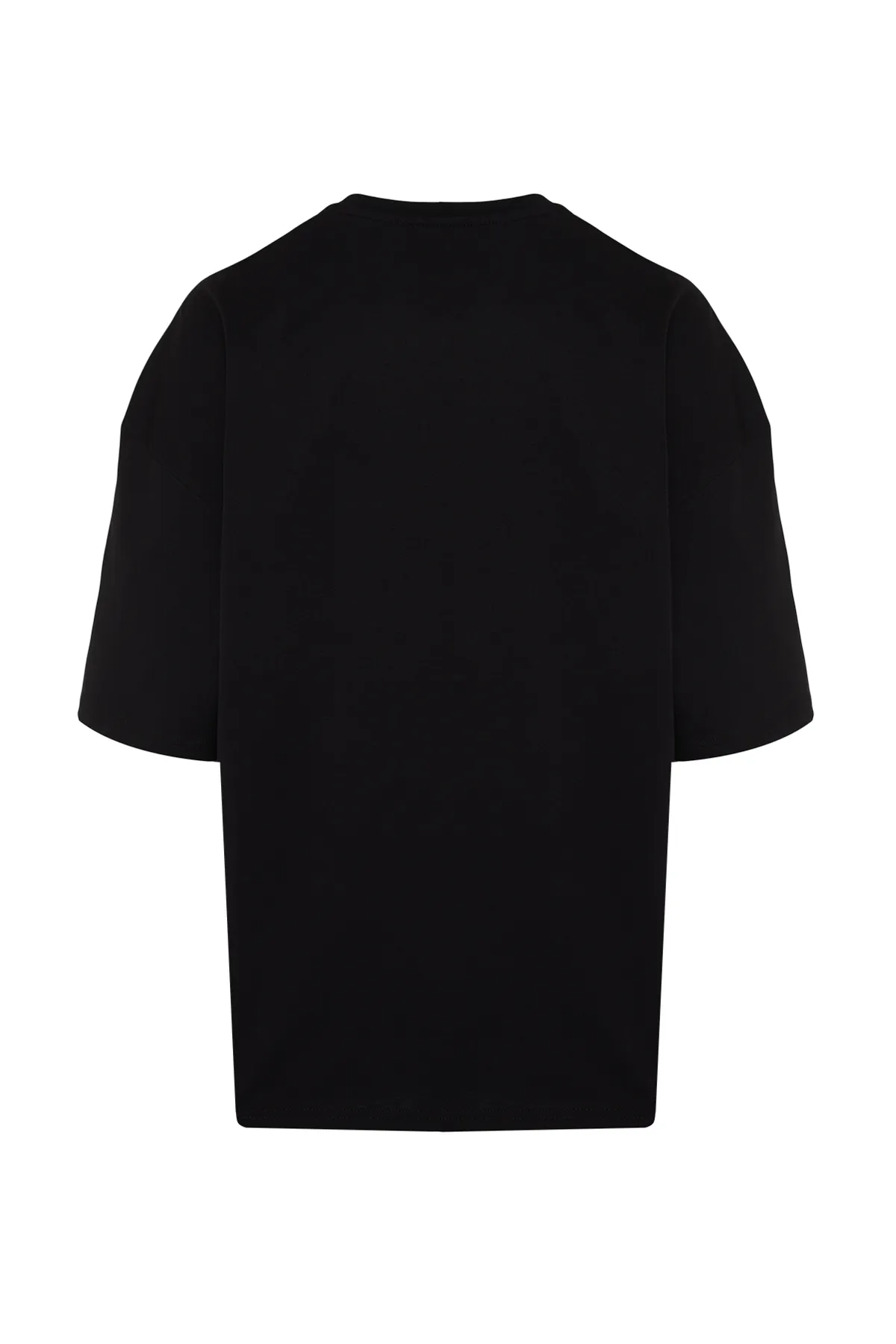 Trendyol Collection  Schwarzes, übergroßes/weit geschnittenes, kurzärmliges, landschaftlich besticktes T-Shirt aus 100 % Baumwolle TMNSS23TS00243