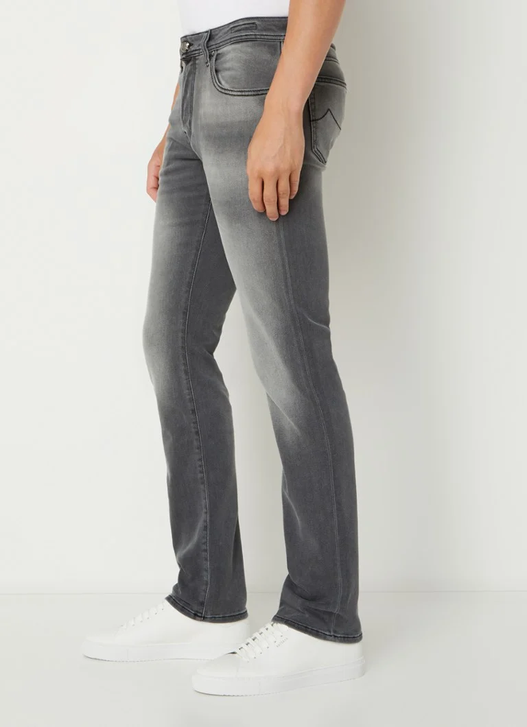 Blugi slim fit Nick de la Jacob Cohen, cu efect uzat.