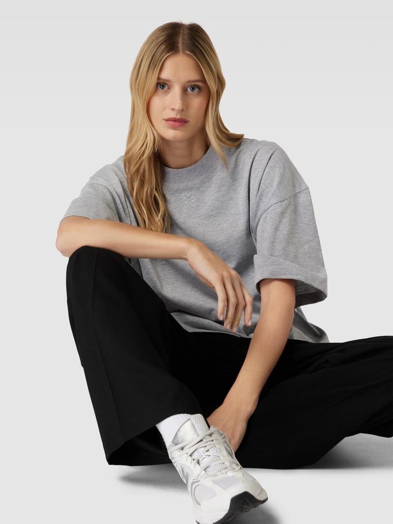 Oversized T-Shirt mit Rundhalsausschnitt in hellgrau melange