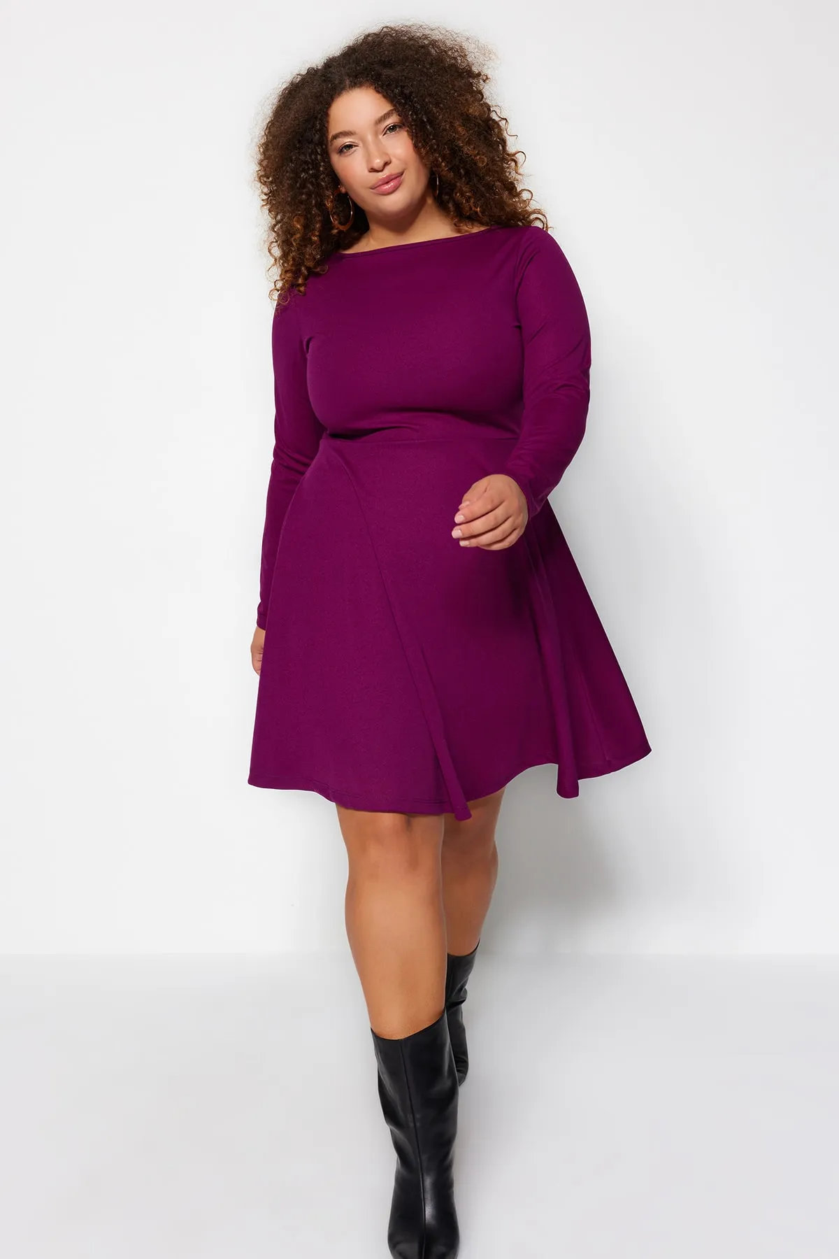 Trendyol Curve  Dunkelviolettes Mini-Strickkleid mit Taillenöffnung TBBAW24AH00061
