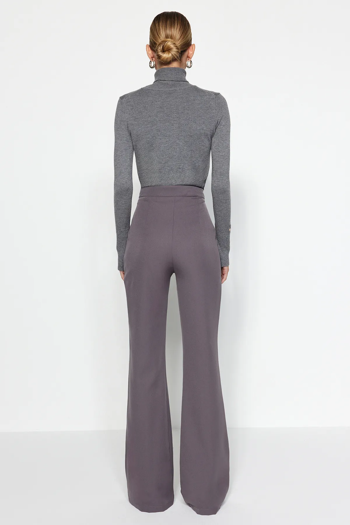 Trendyol Collection  Anthrazitfarbene, ausgestellte, gewebte Hose mit weitem Bein TOFAW19BB0581