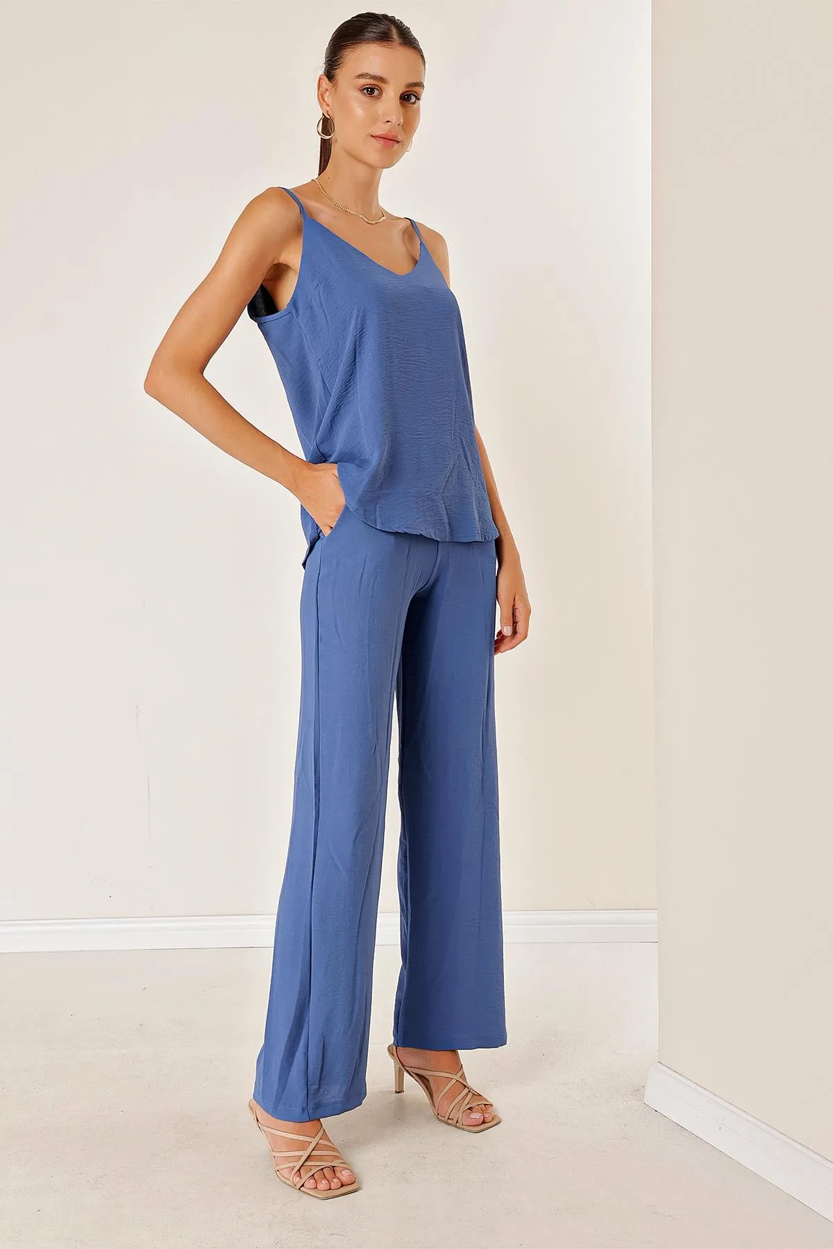 By Saygı  Ayrobin-Anzug mit weitem Bein und Seil-Hosenträgerhose INDIGO