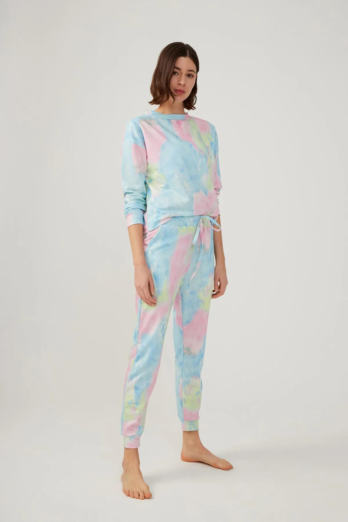 LOS OJOS  Mehrfarbiges Batik-Pyjama-Set für Damen mit Batikmuster