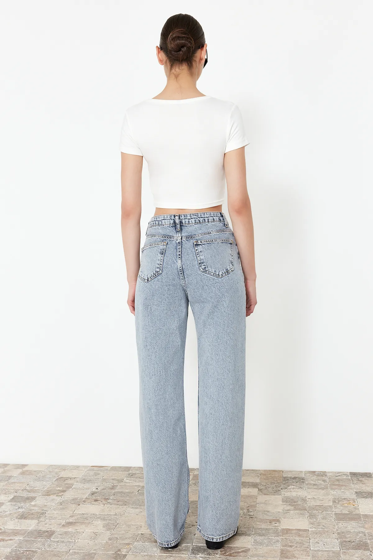 Trendyol Collection  Blaue Jeans mit hoher Taille und weitem Bein TWOAW22JE0249
