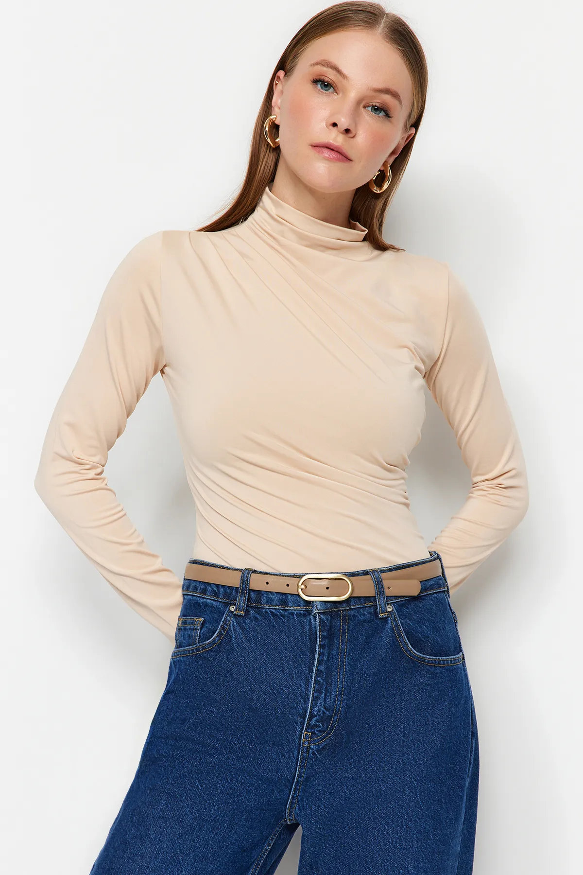 Trendyol Collection  Stretch-Strickbody mit Stehkragen und Druckknöpfen in Stone Gather-Optik TWOAW24BD00014