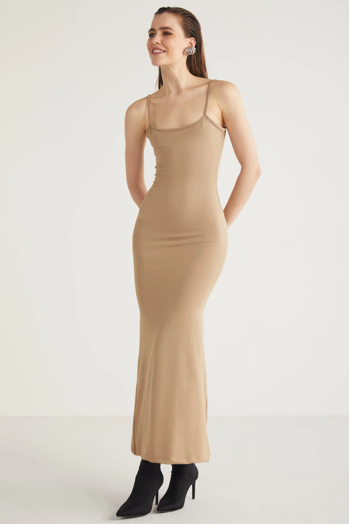 GRIMELANGE  Chasity Damen-Maxikleid aus halbglänzendem Stoff, flexibel, figurbetont, beige