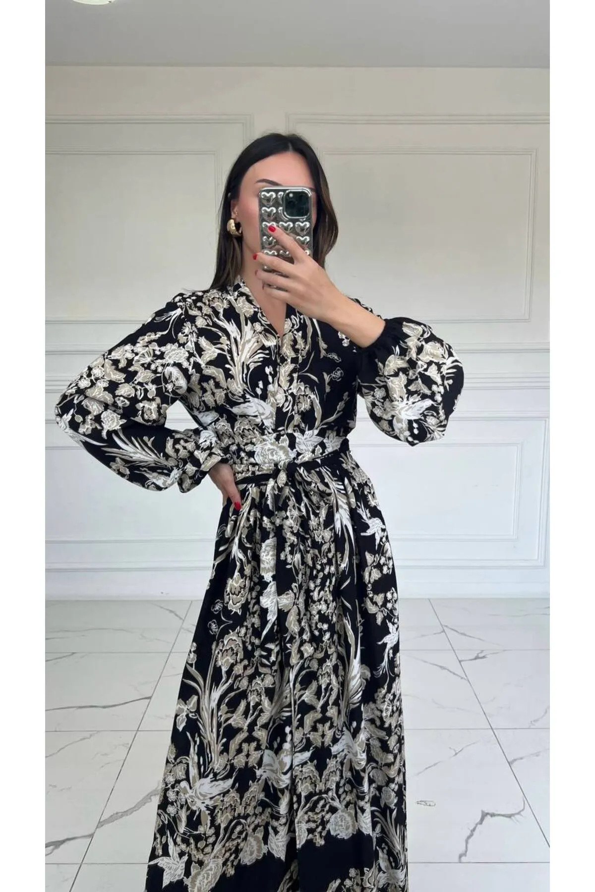 Laluvia  Schwarzes, zweireihiges, gemustertes Kleid mit Kragen