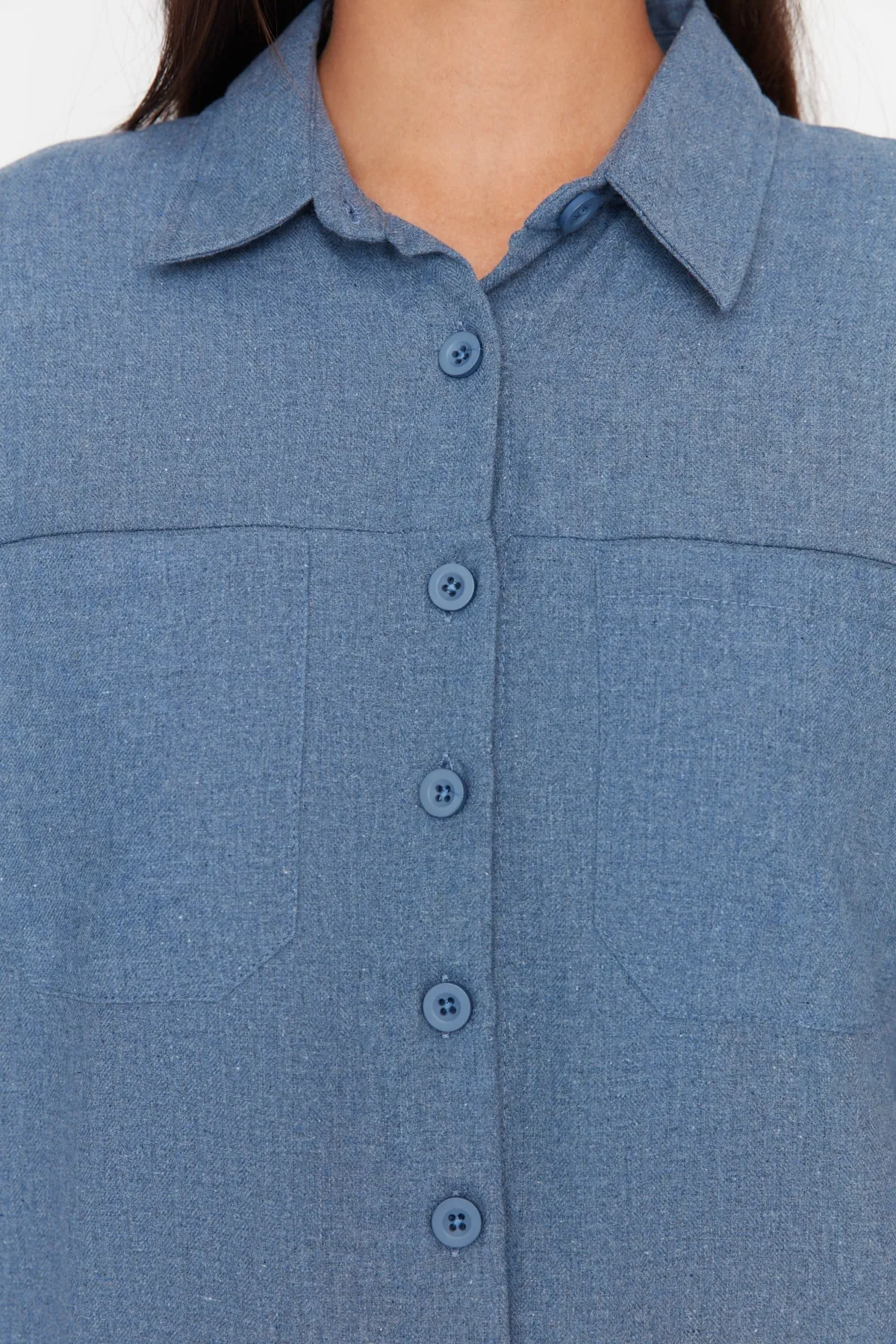 Trendyol Modest  Blaue gewebte Winter-Hemdjacke mit zwei Taschen TCTAW23TG00052