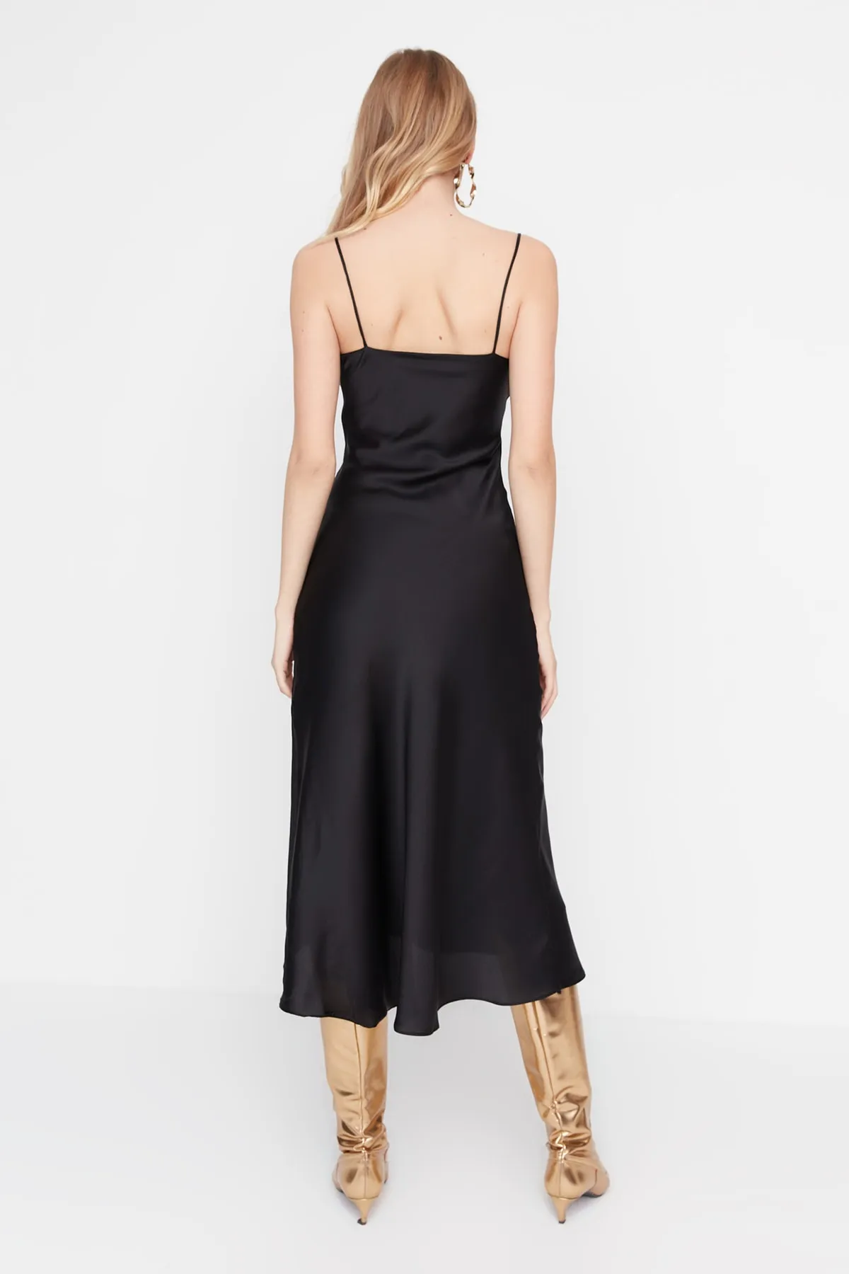 Trendyol Collection  Schwarz gefüttertes Abendkleid aus gewebtem Satin TPRSS19BB0058