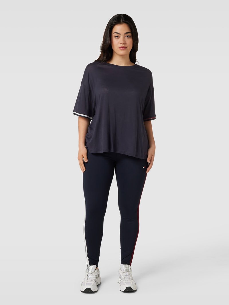 PLUS SIZE T-Shirt mit Kontraststreifen in marineblau
