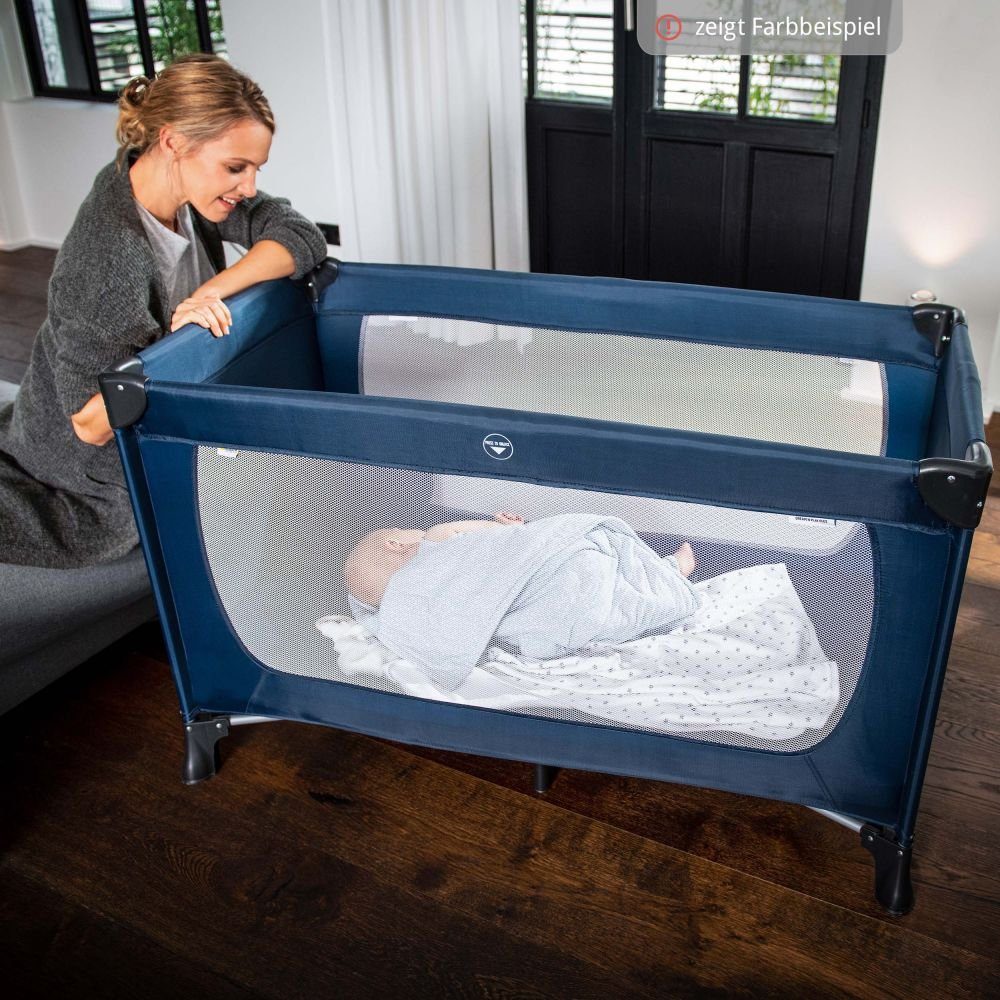 Hauck Baby-Reisebett Dream'n Play Plus - Grey, 3-tlg., Kinderreisebett mit Reisebett Matratze, Moskitonetz Tasche & Einstieg