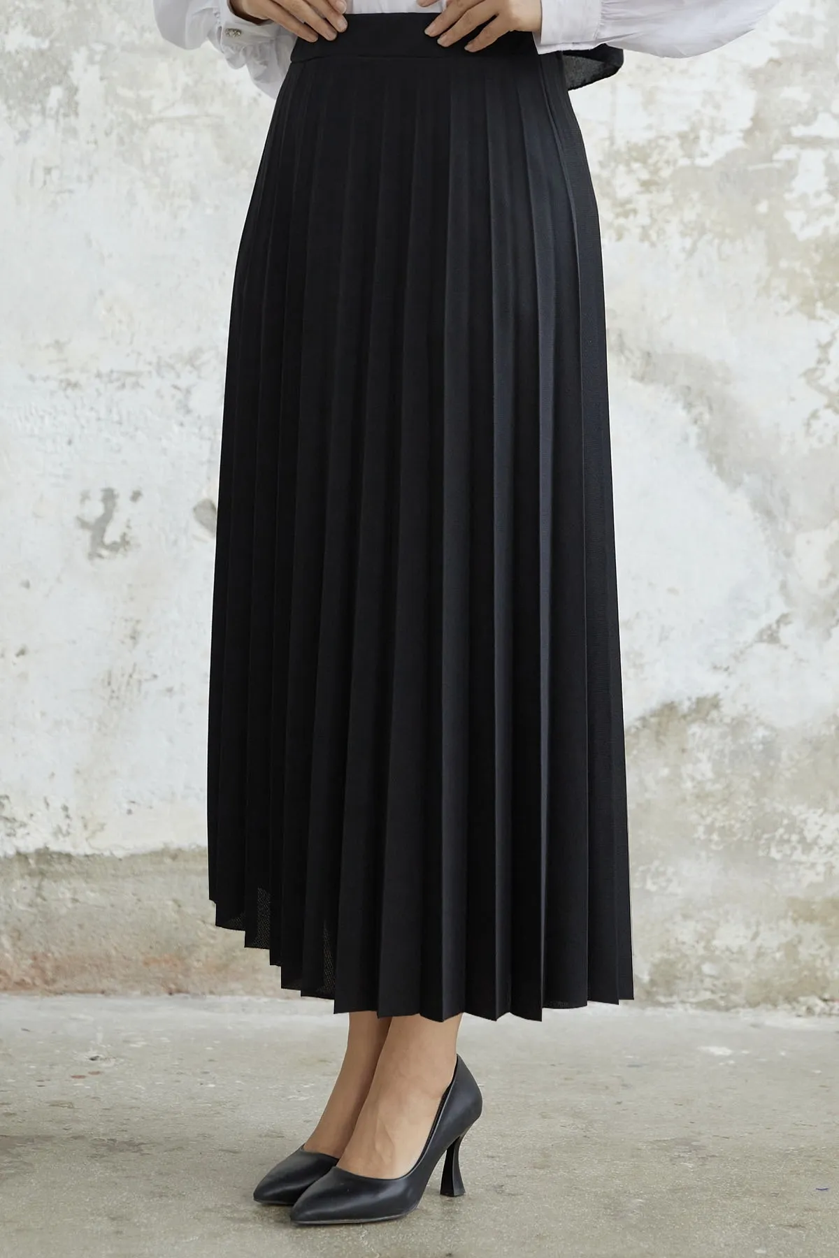 InStyle  Luisa Taillen-elastischer Faltenrock – Schwarz