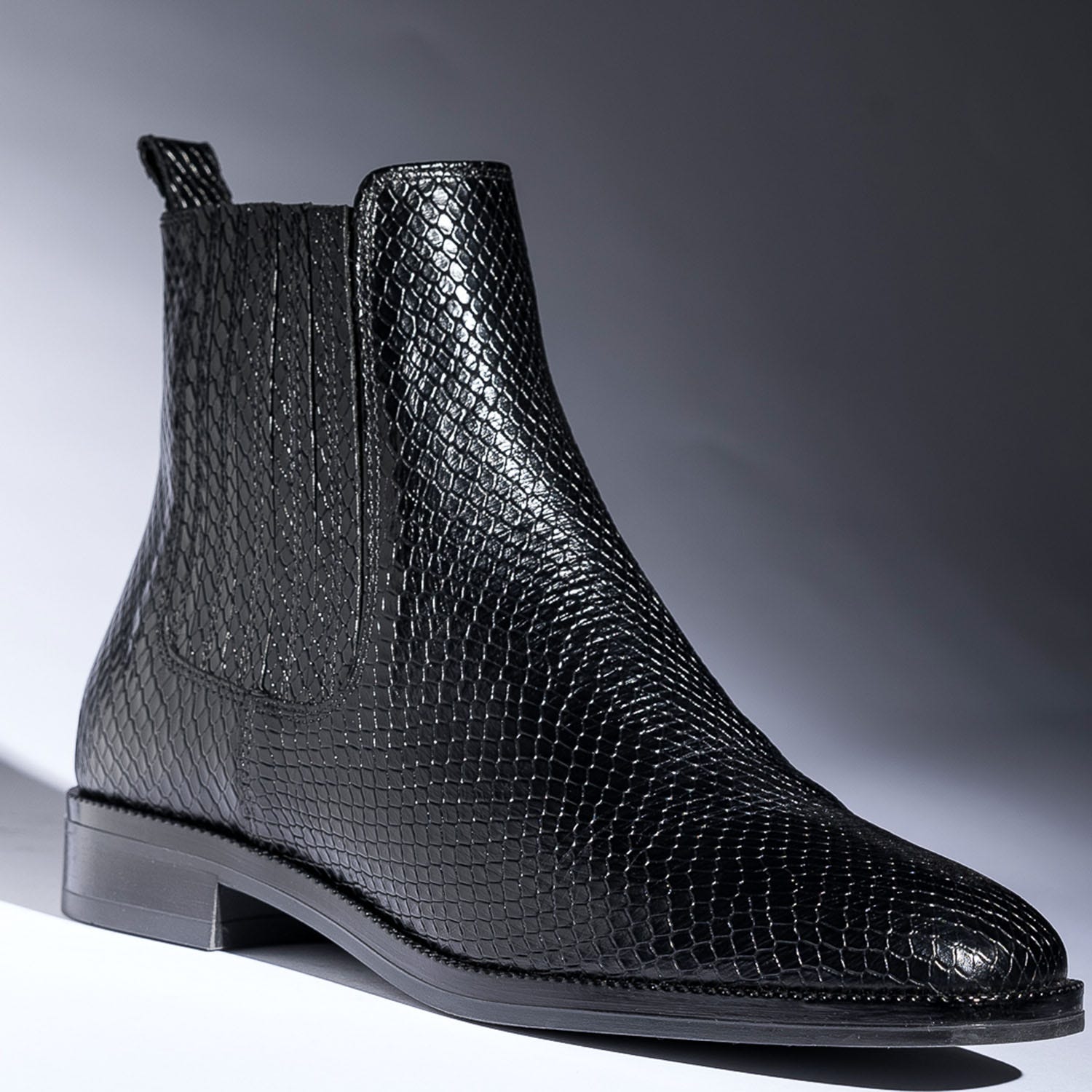 Boots noir en cuir embossé éco-conçu