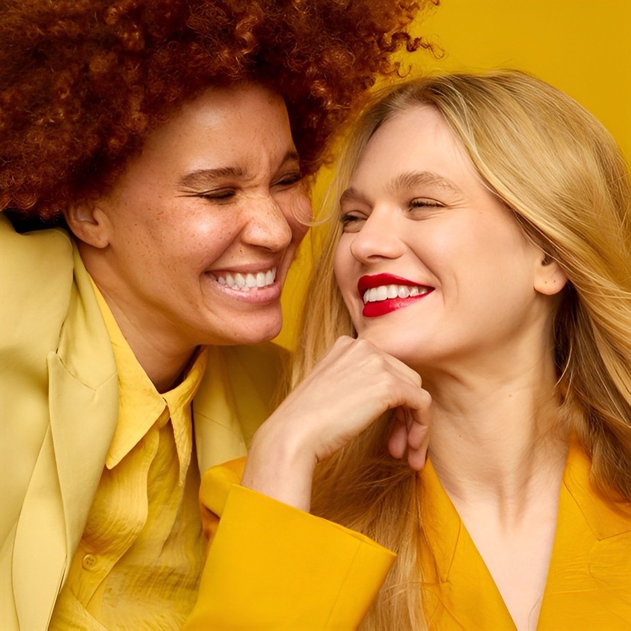AVON Cosmetics Pflege-Geschenkset ATTRACTION für Sie Body Lotion 150 ml Parfum 50 ml Geschenk Vielseitige Duftreihe, Einzigartige Duftkomposition Set, 2-tlg., Noten von Brombeere, magnetischem Moschus und Vanille-Amber