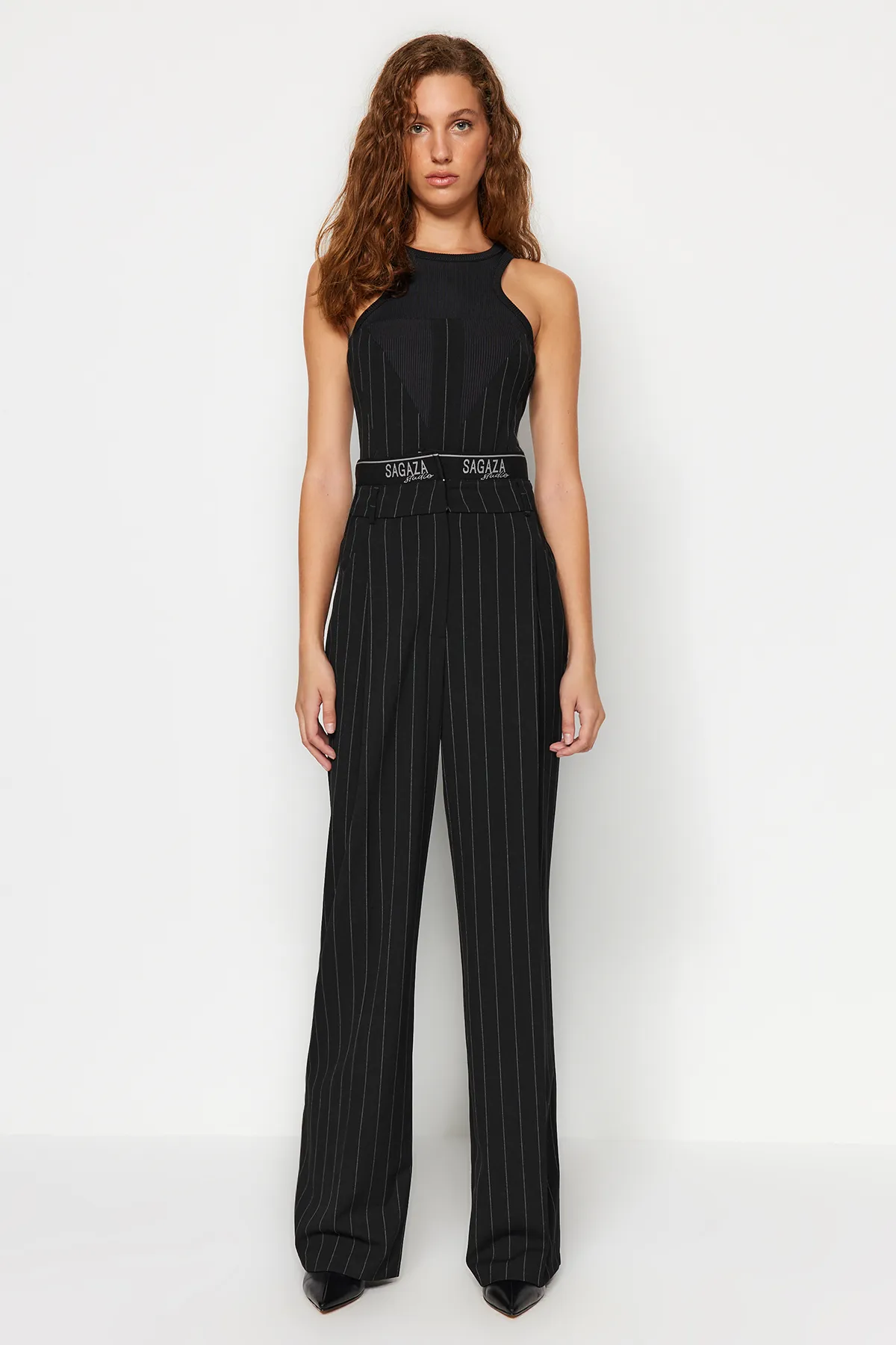 Trendyol Collection  X Sagaza Studio Schwarz gestreifte Gummi-Polyviscon-Hose mit detaillierten Details TCLAW24PL00000