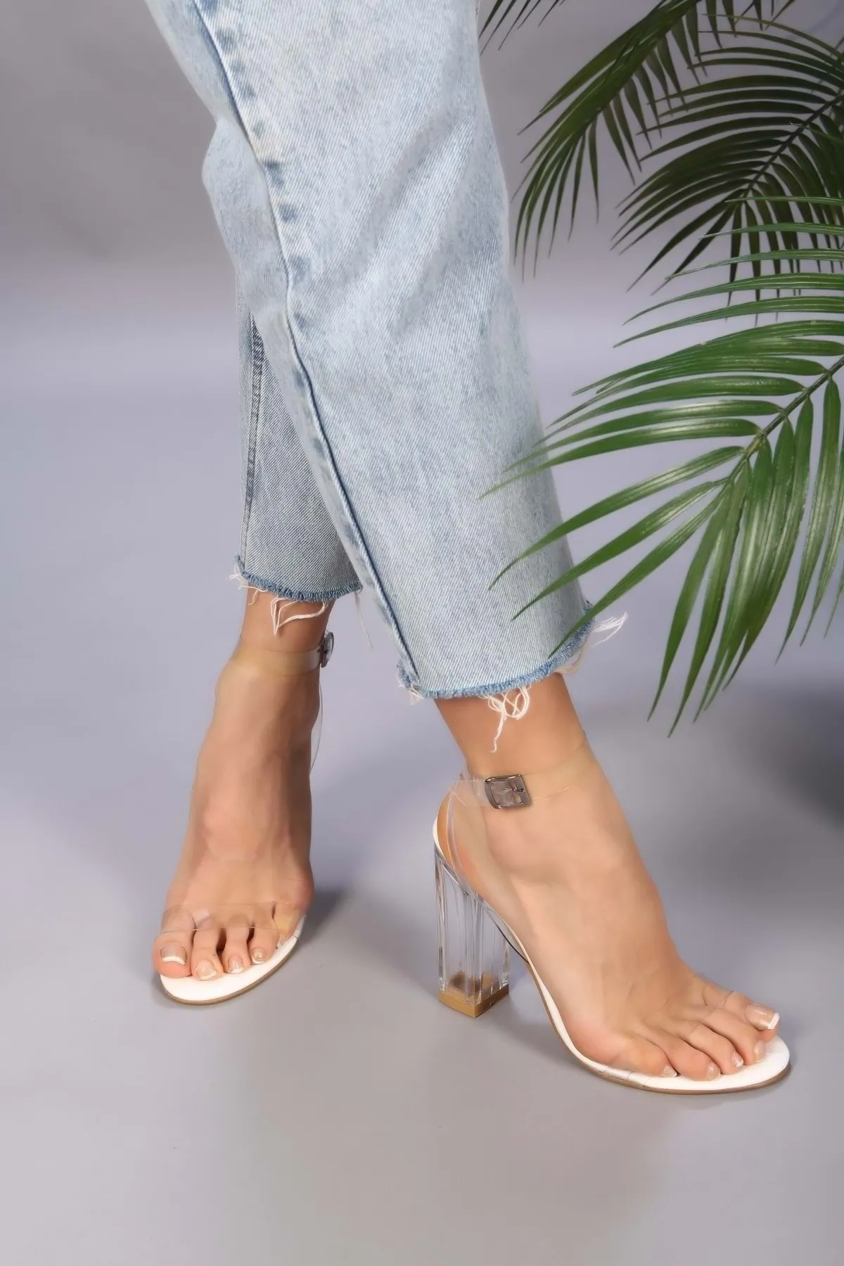 Shoeberry  Weiße, transparente Onante-Schuhe mit Absatz für Damen
