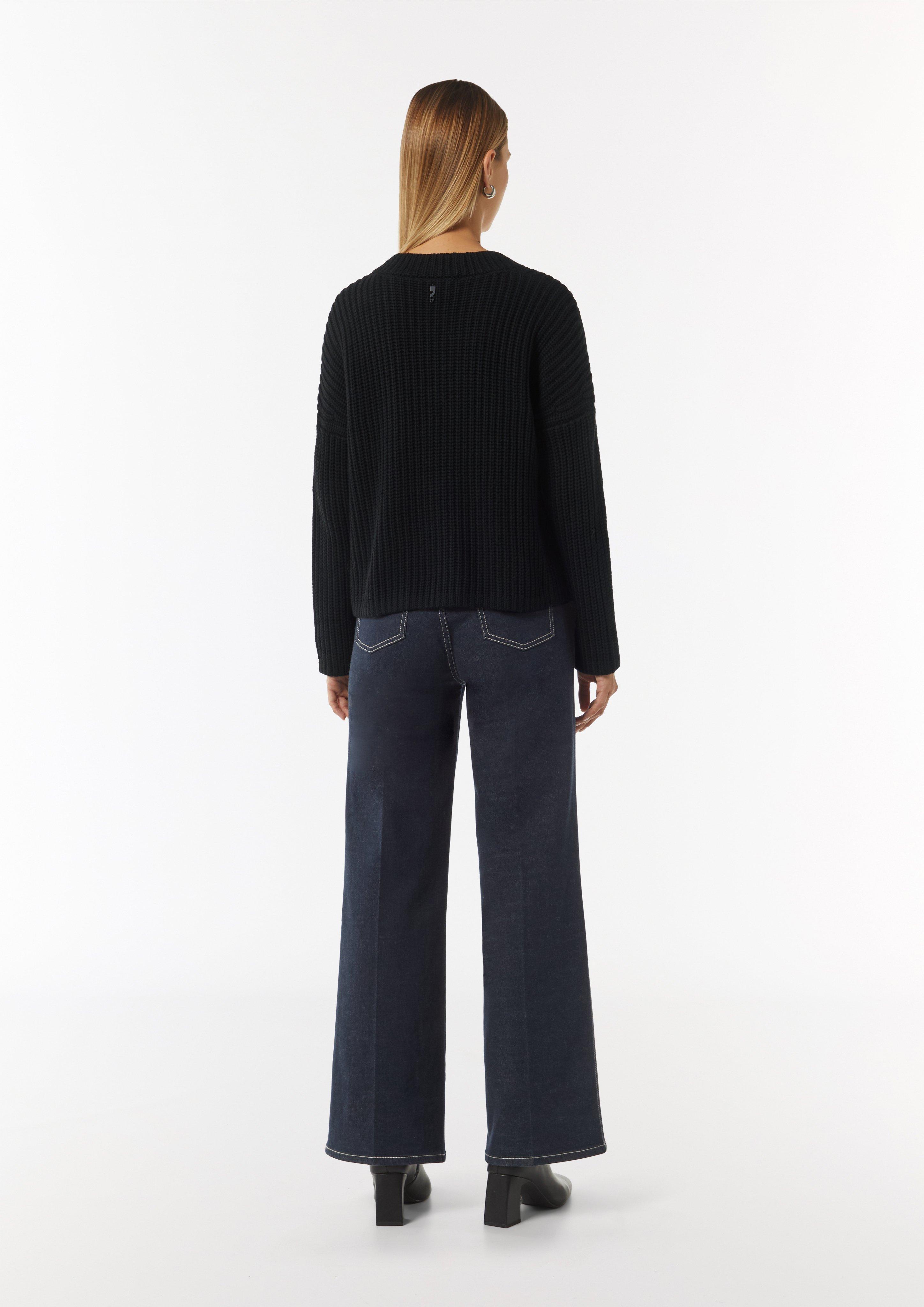 Strickpullover mit V-Ausschnitt - schwarz