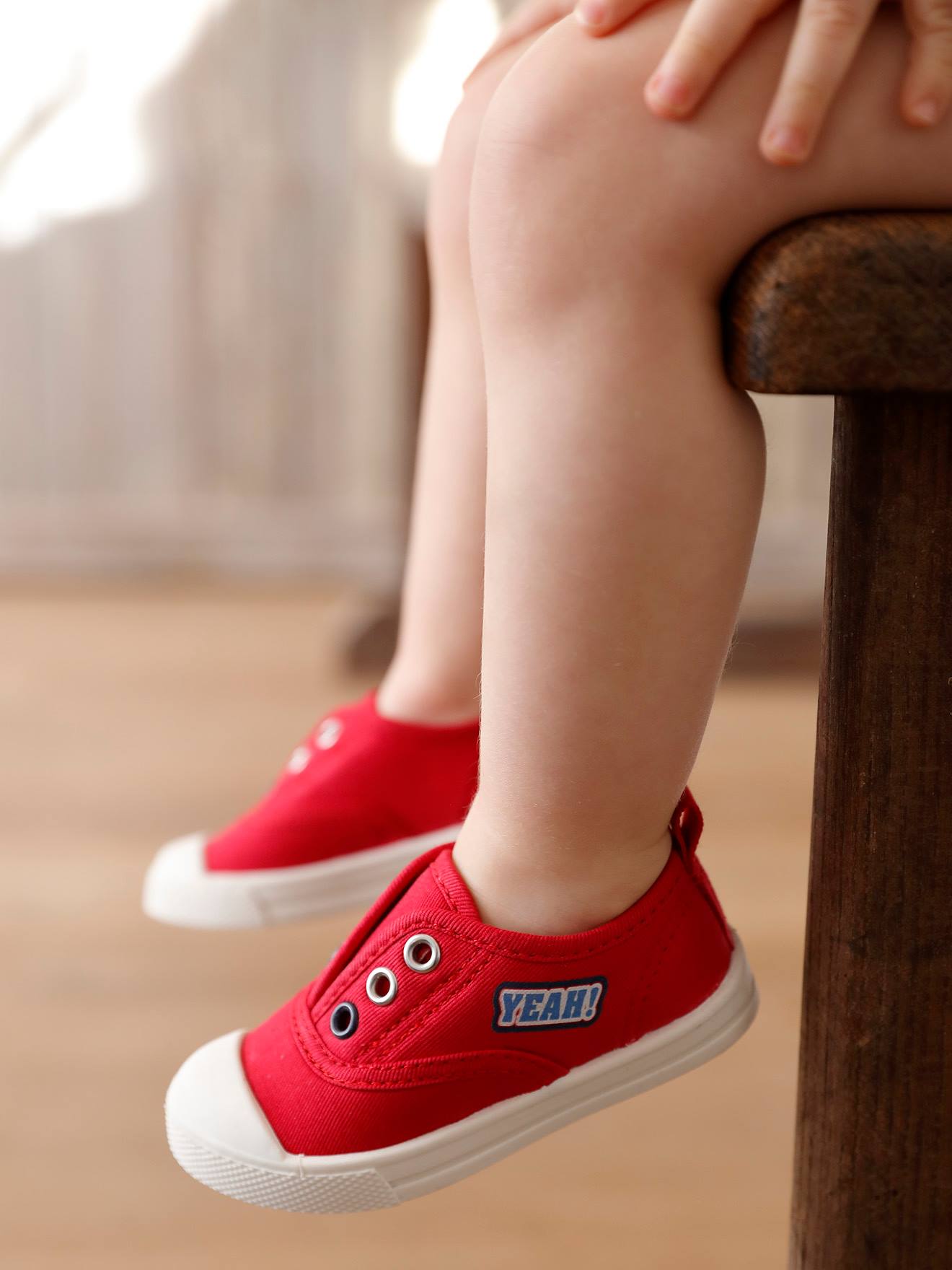 Baskets élastiquées en toile bébé rouge