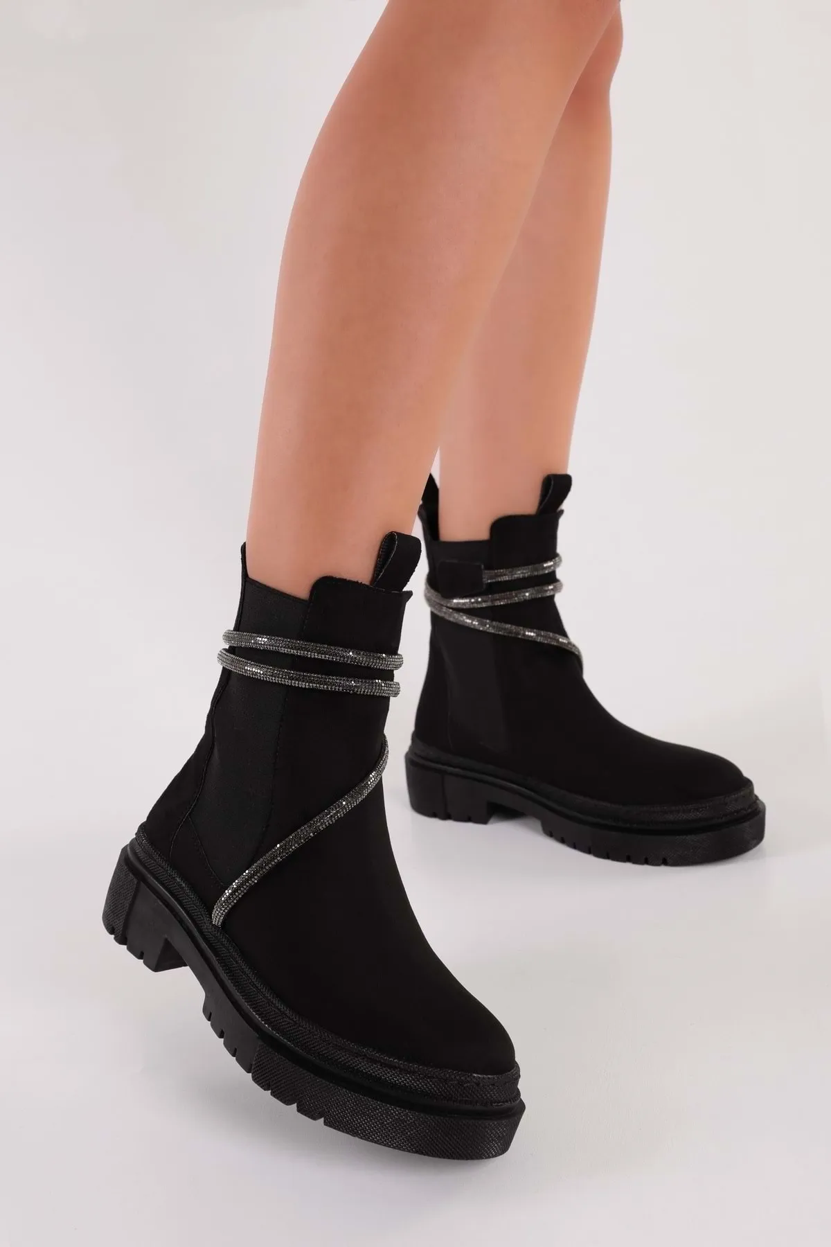 Shoeberry  Damen-Stiefel „Patray“ aus schwarzem Wildleder „Stony“ mit dicker Sohle und elastischen Stiefeln aus schwarzem Wildleder