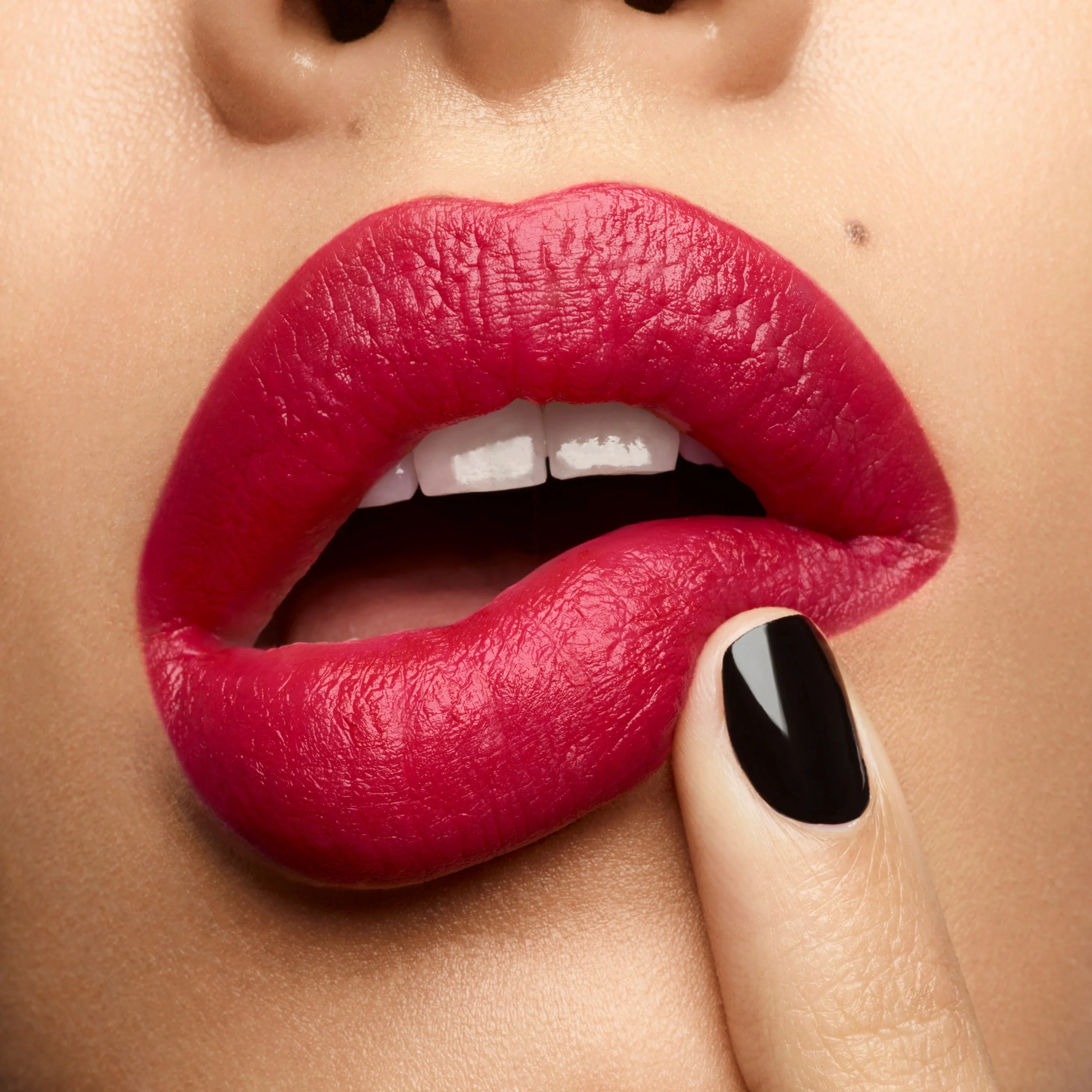 Rouge Pur Couture The Slim Velvet Radical Lipstick - Mattahuulipuna, Huulipuna