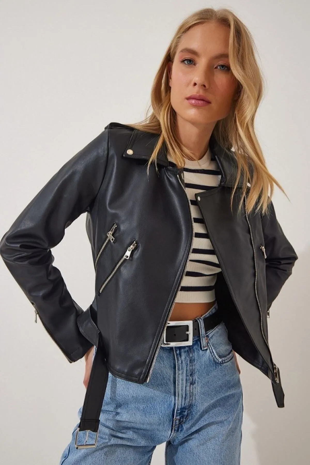 Crep Tekstil  Schwarze Lederjacke für Damen mit Gürtel