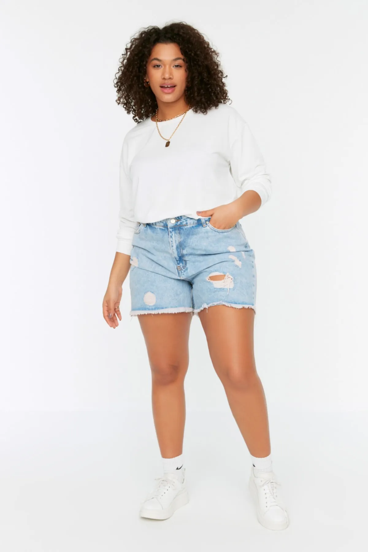 Trendyol Curve  Blaue Jeansshorts und Bermuda TBBSS22SR0165