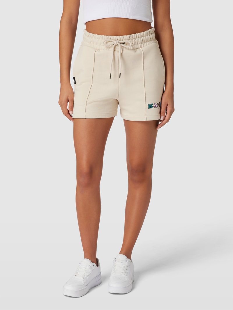 Sweatshorts mit Label-Patch Modell 'RETRO' in ecru