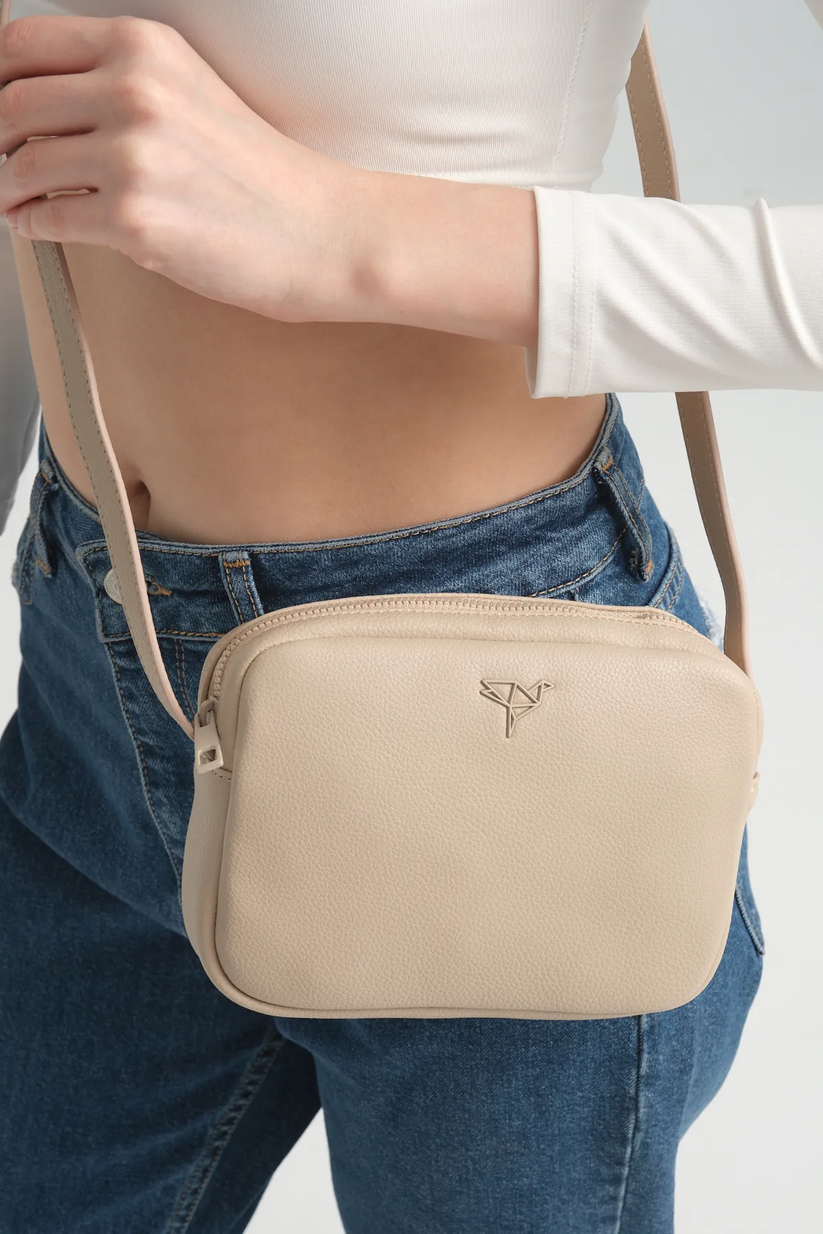 Garbalia  Damen-Minitasche Liberty Beige Creme mit verstellbarem Schultergurt mit Kreuzgriff und Reißverschluss